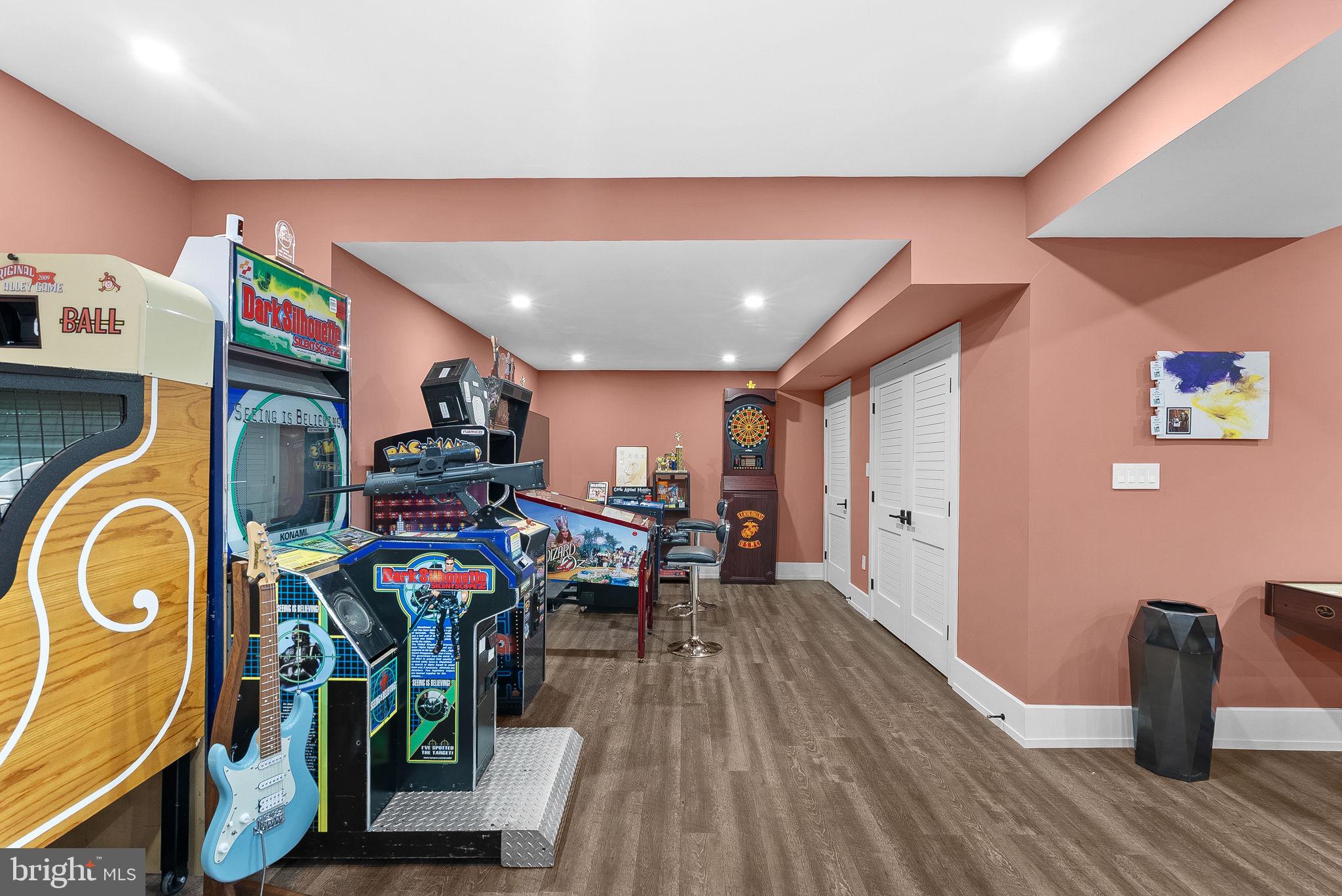 VANTAGE POINTE - Residential