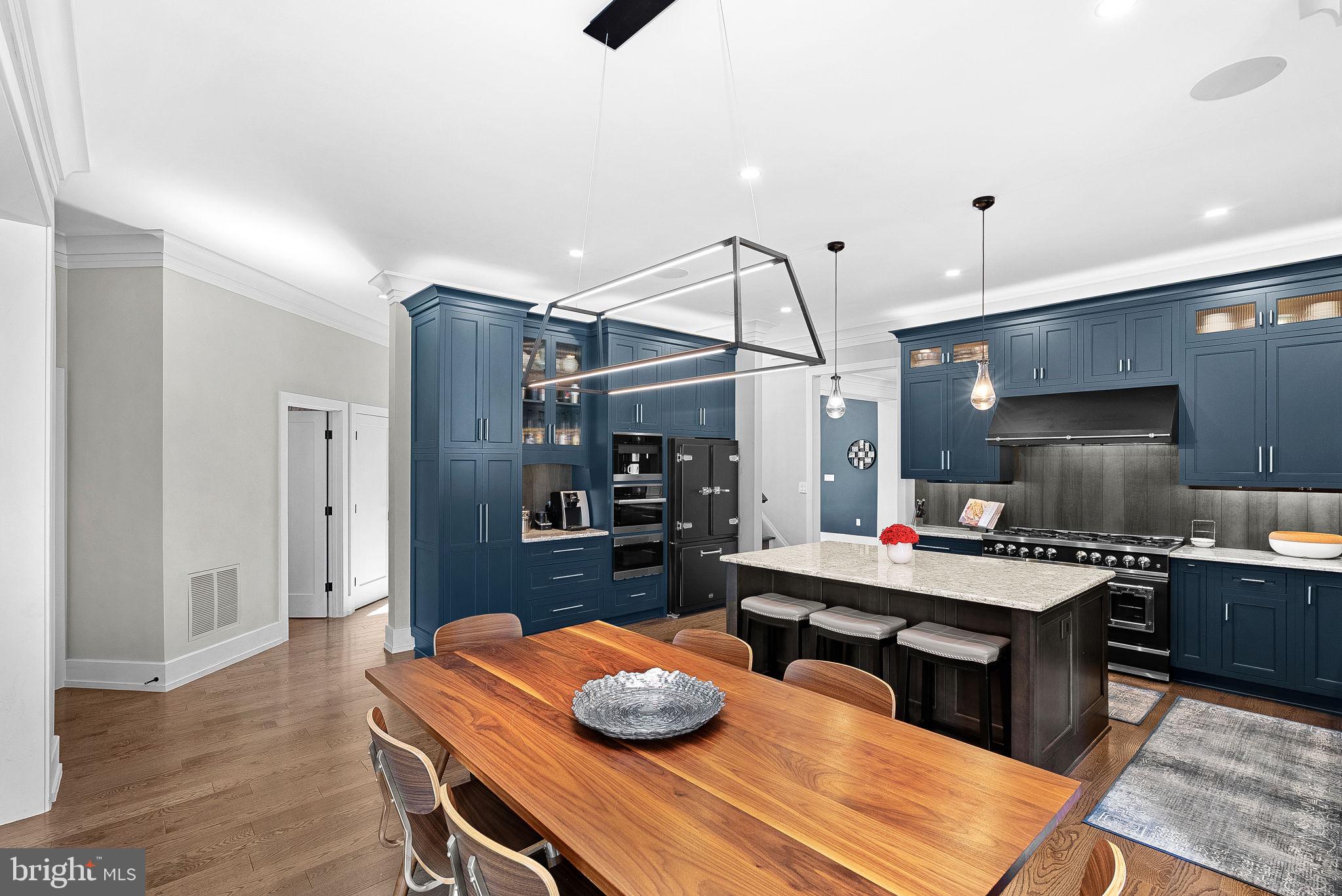 VANTAGE POINTE - Residential