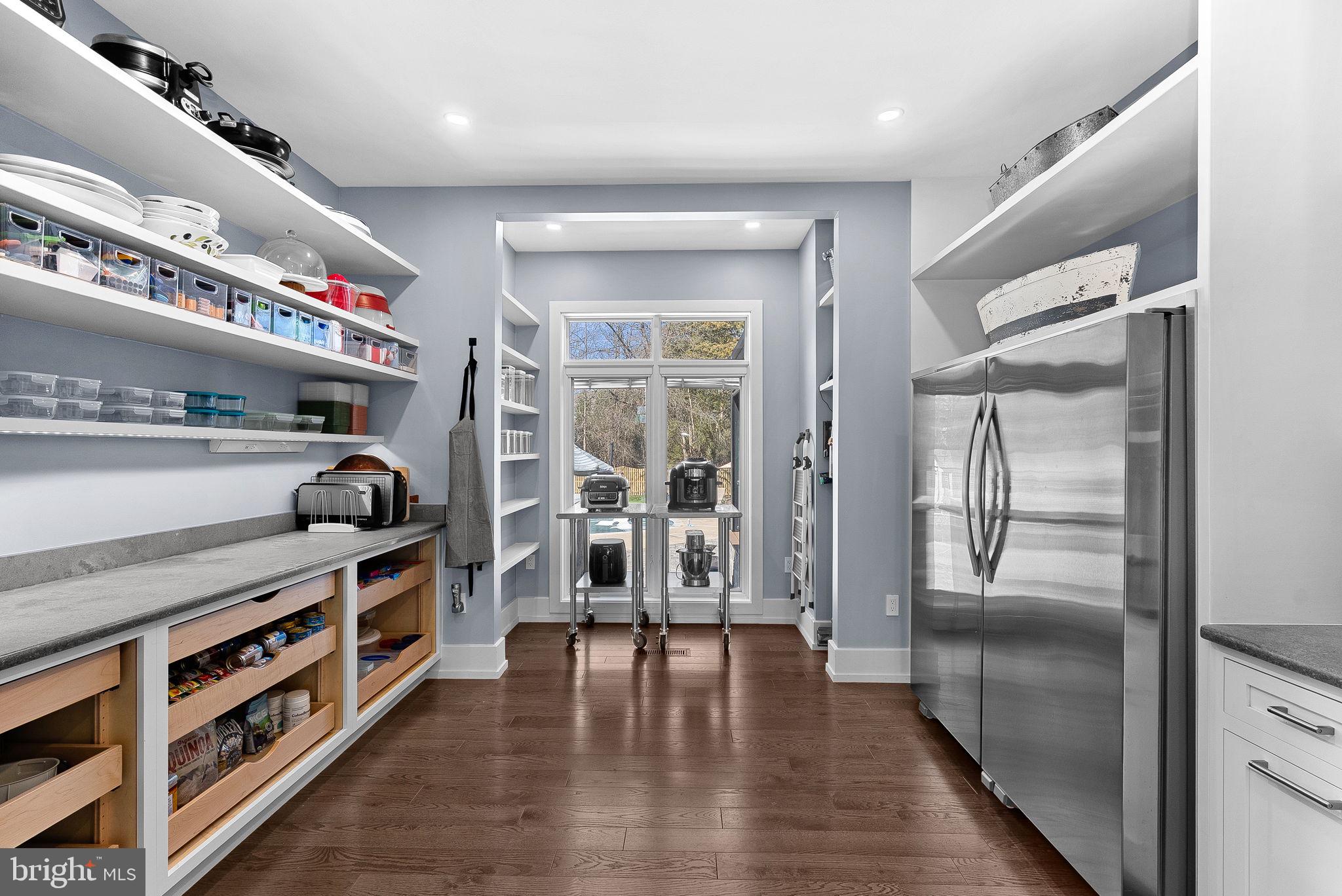 VANTAGE POINTE - Residential