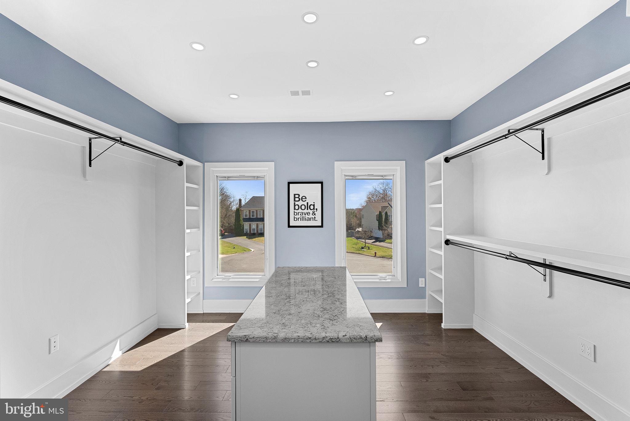 VANTAGE POINTE - Residential