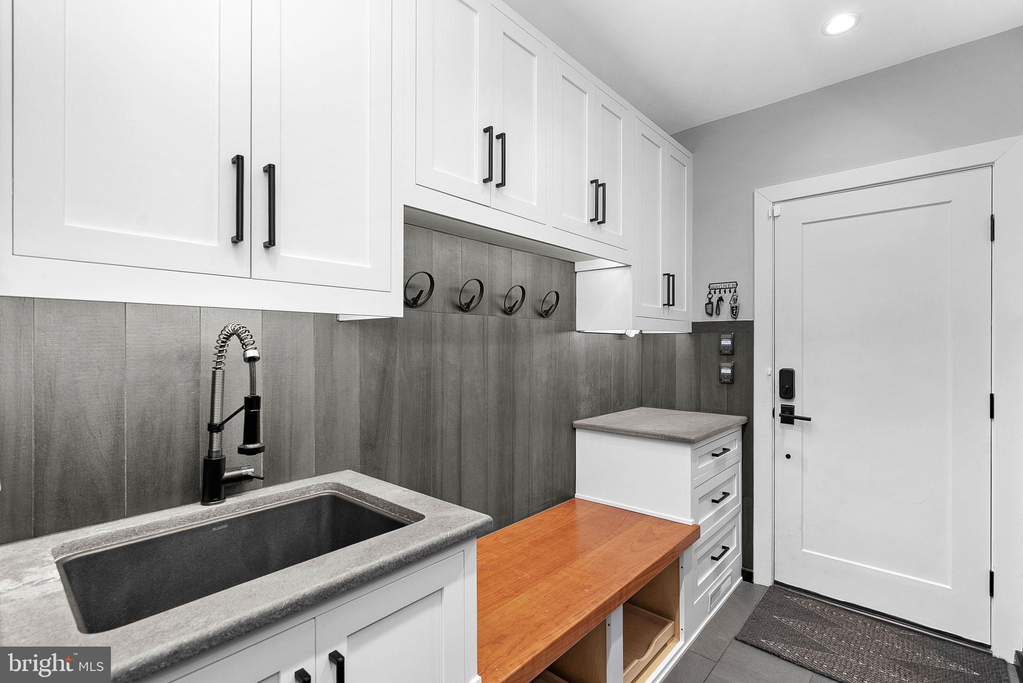 VANTAGE POINTE - Residential