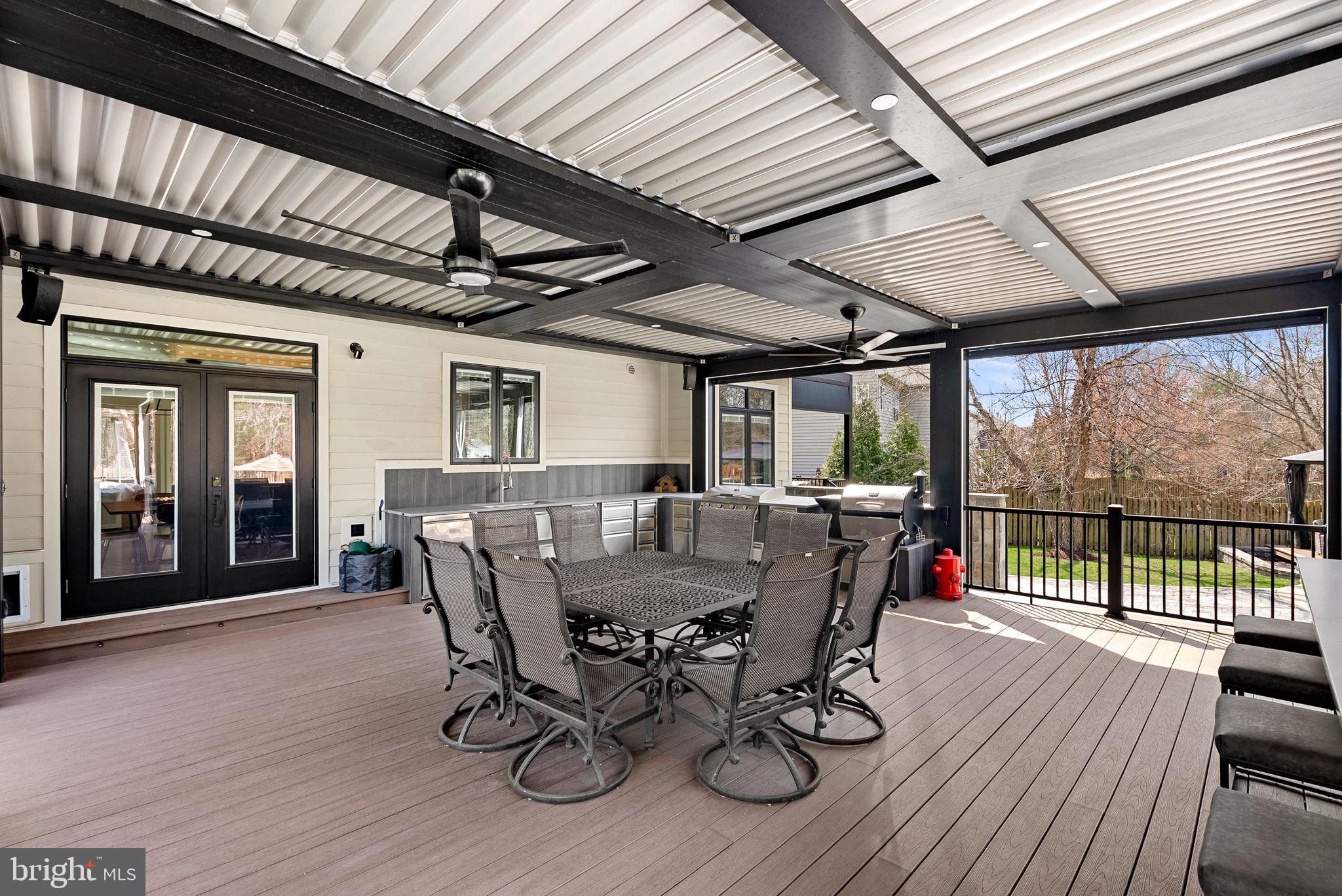 VANTAGE POINTE - Residential