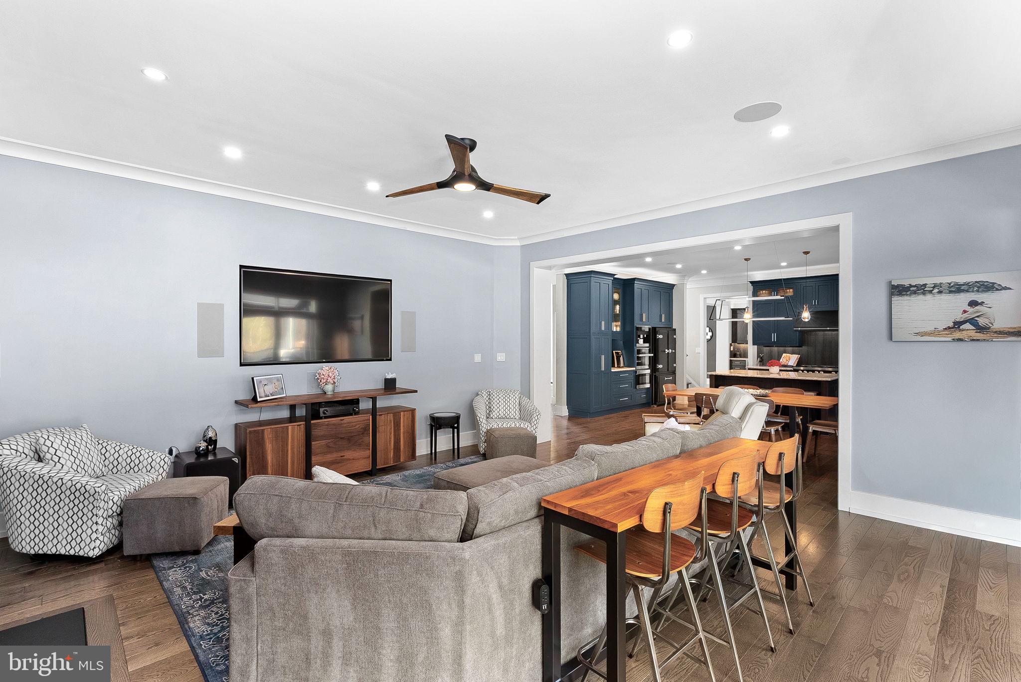 VANTAGE POINTE - Residential