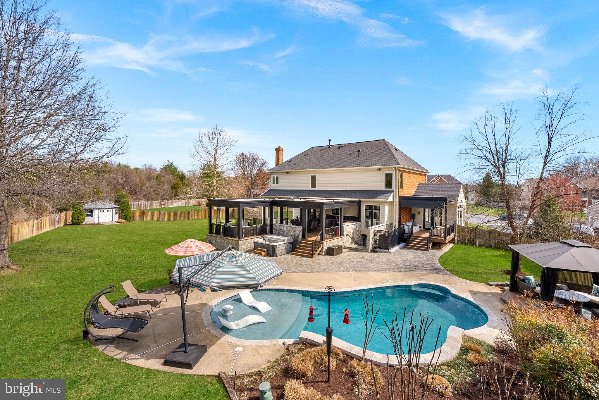 VANTAGE POINTE - Residential