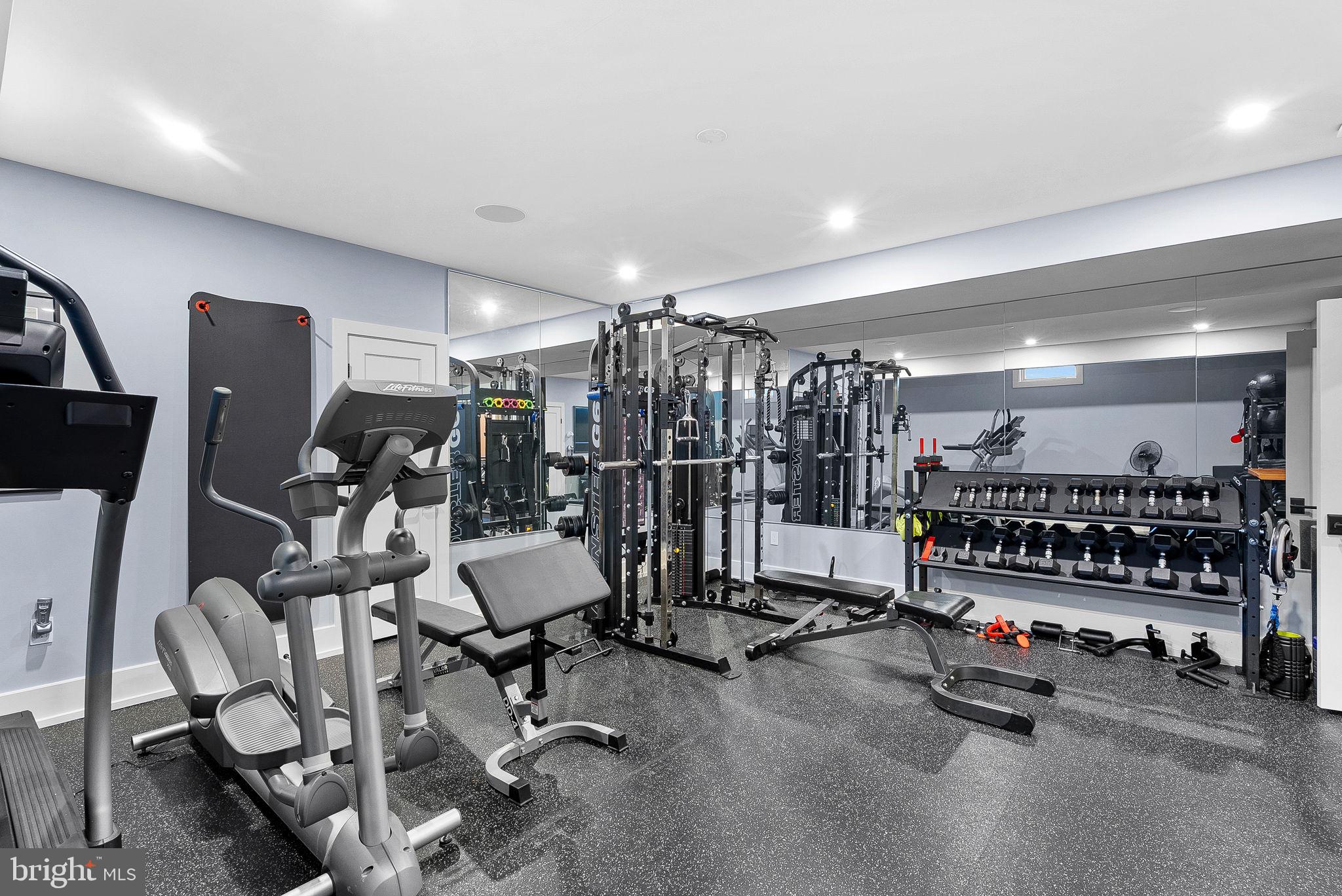 VANTAGE POINTE - Residential