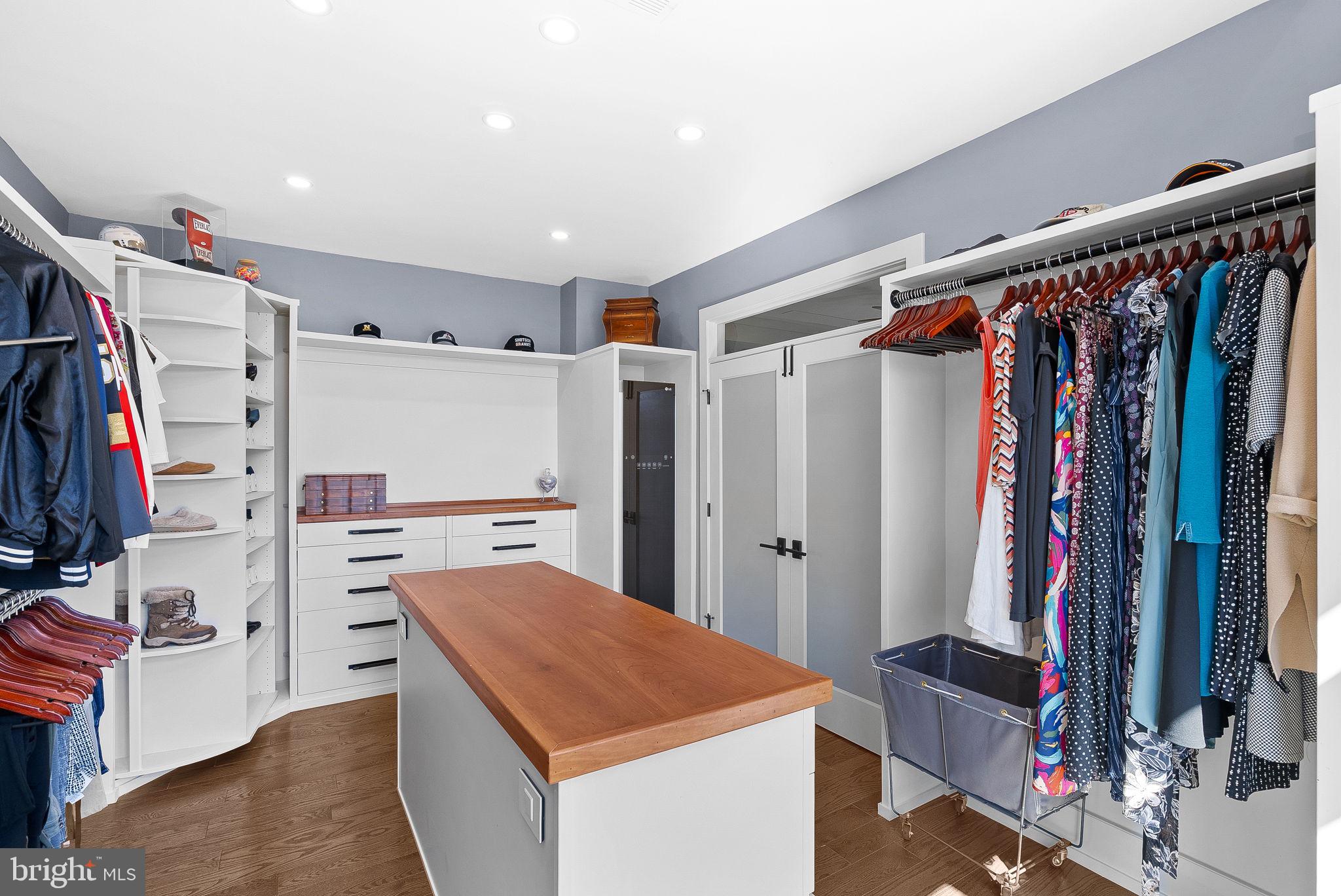 VANTAGE POINTE - Residential