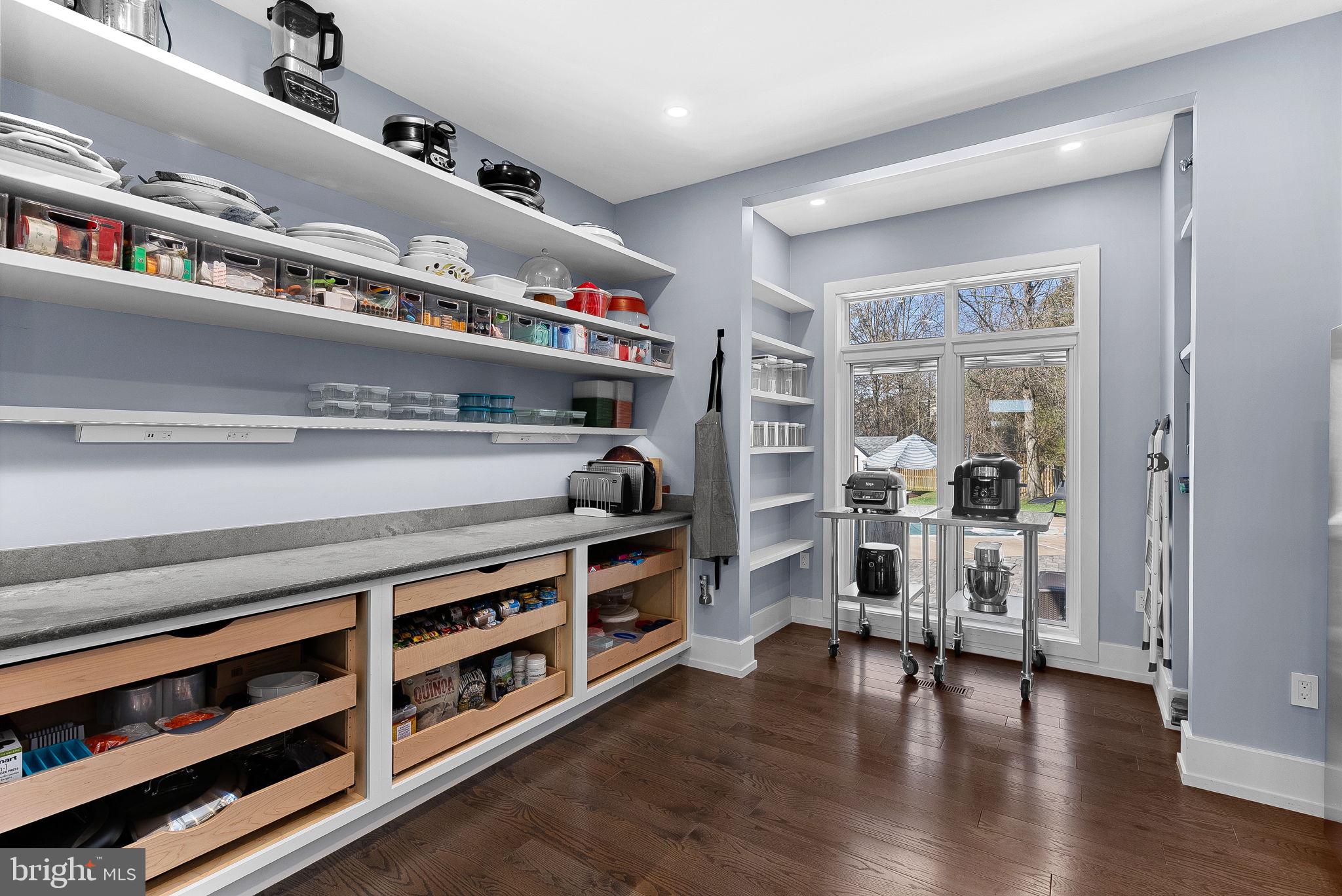 VANTAGE POINTE - Residential