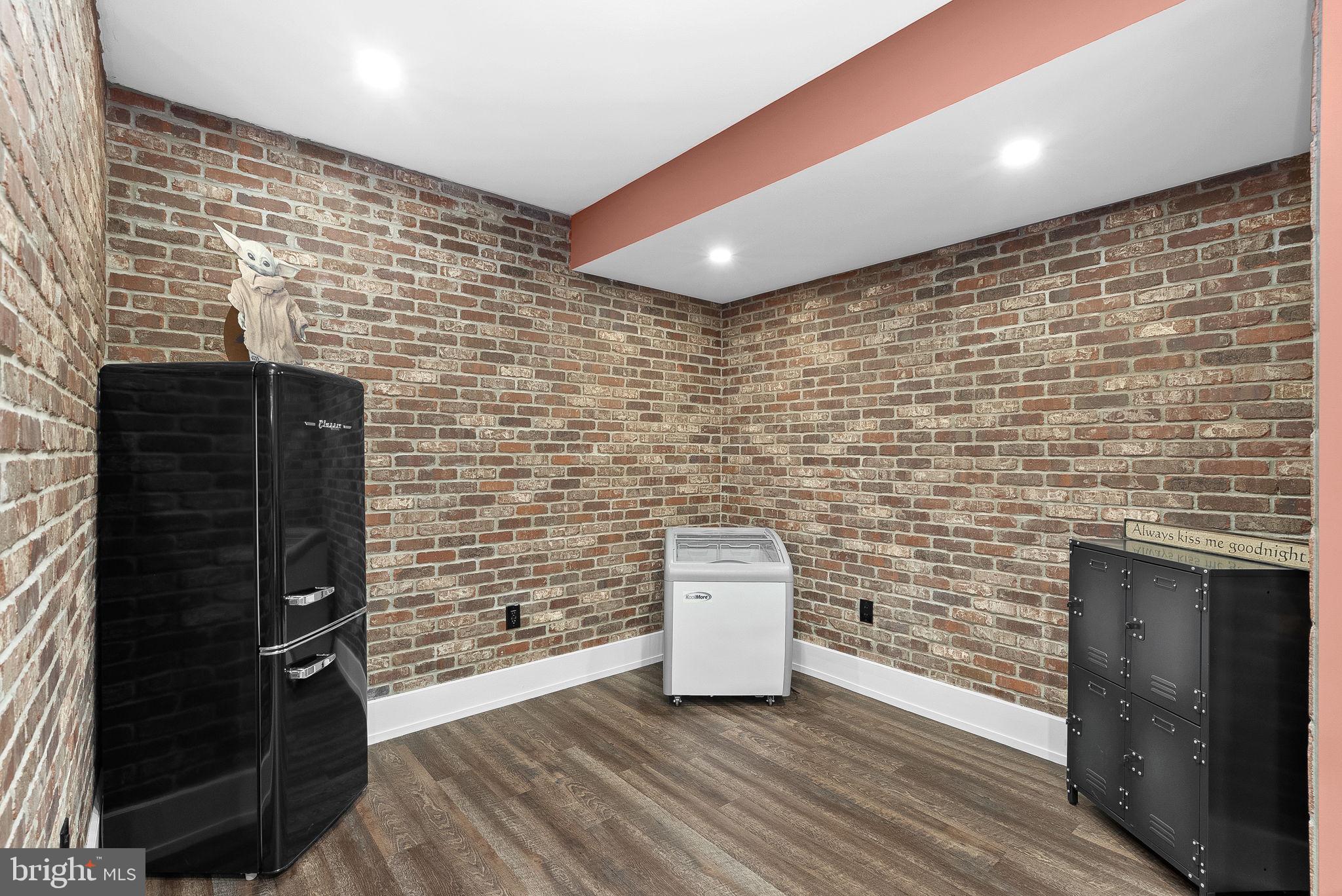 VANTAGE POINTE - Residential