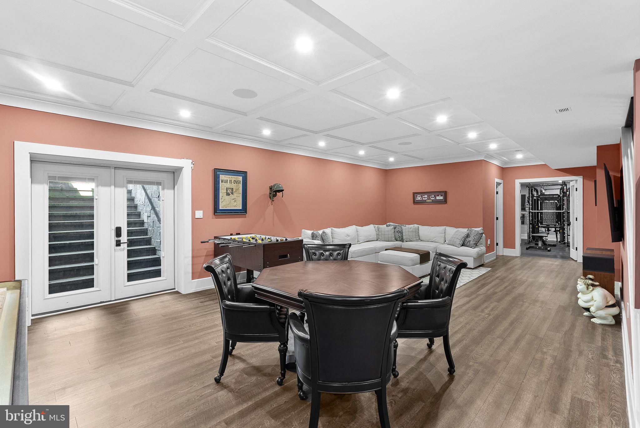 VANTAGE POINTE - Residential