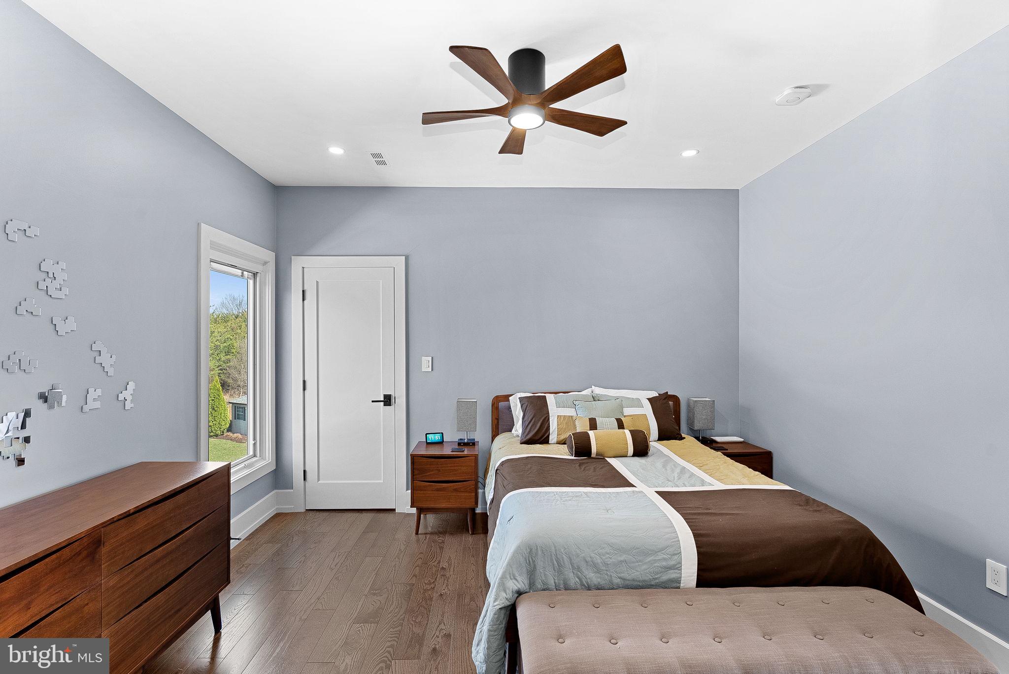 VANTAGE POINTE - Residential