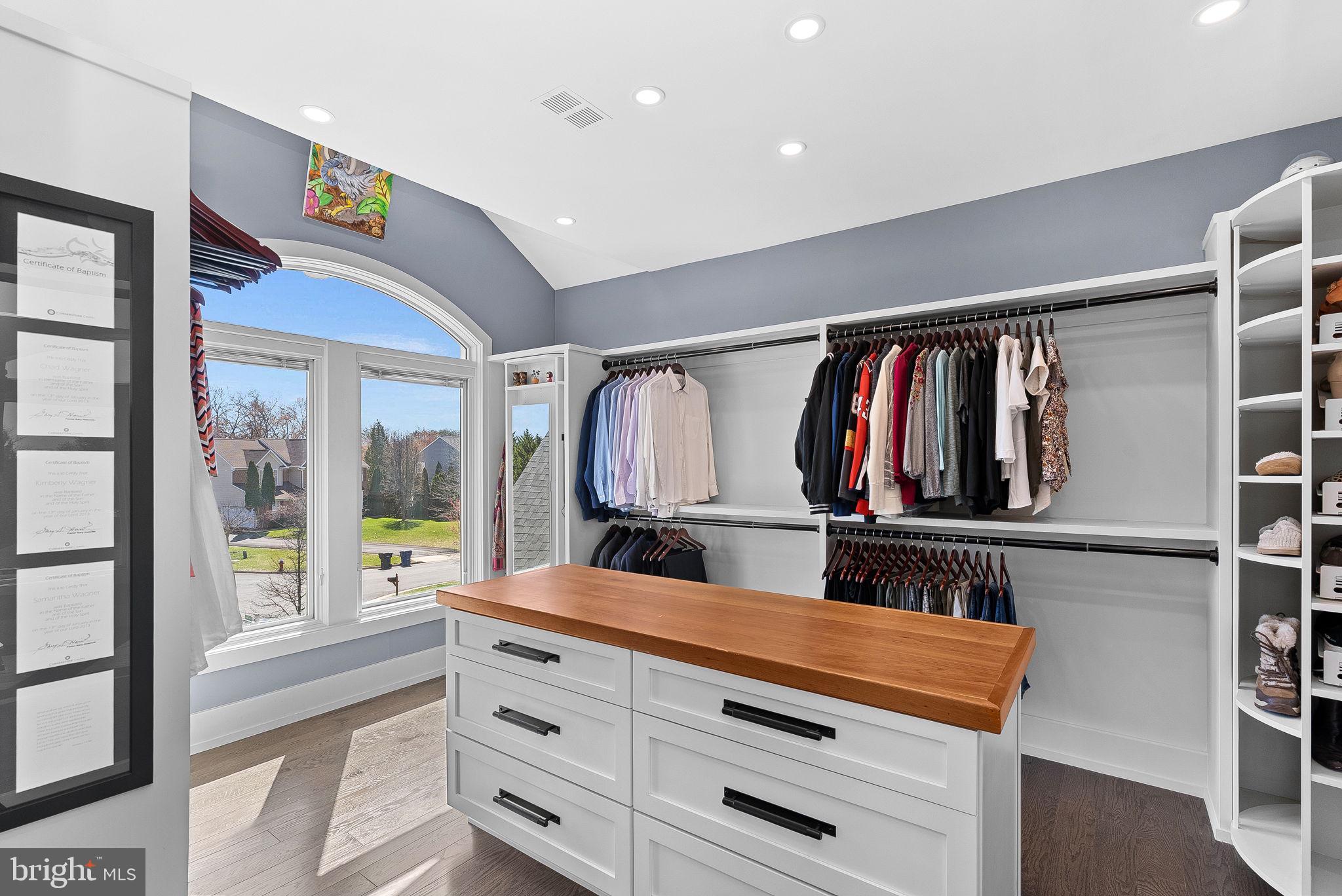 VANTAGE POINTE - Residential