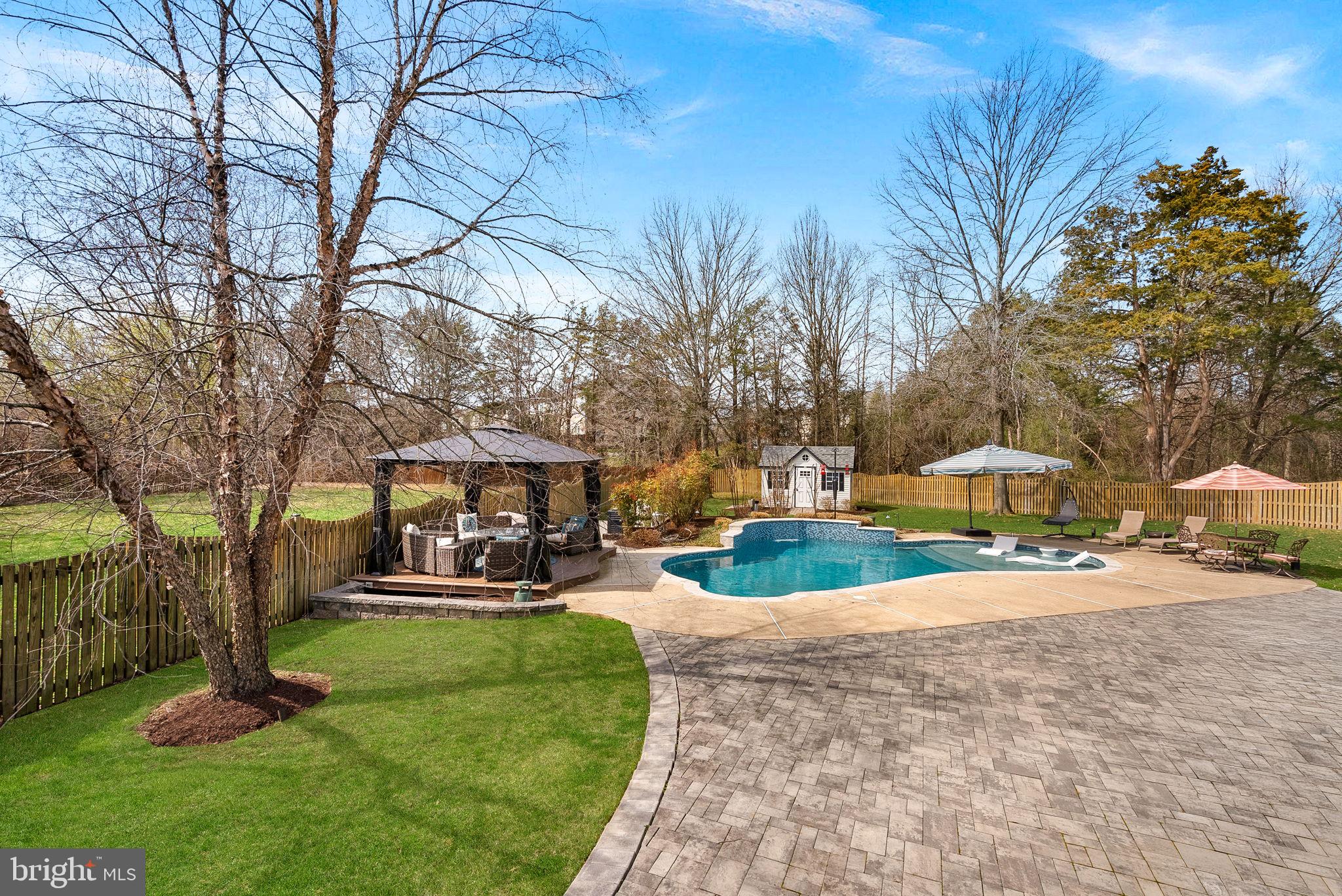 VANTAGE POINTE - Residential