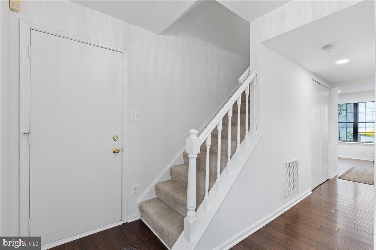 COUNTRYSIDE - Residential