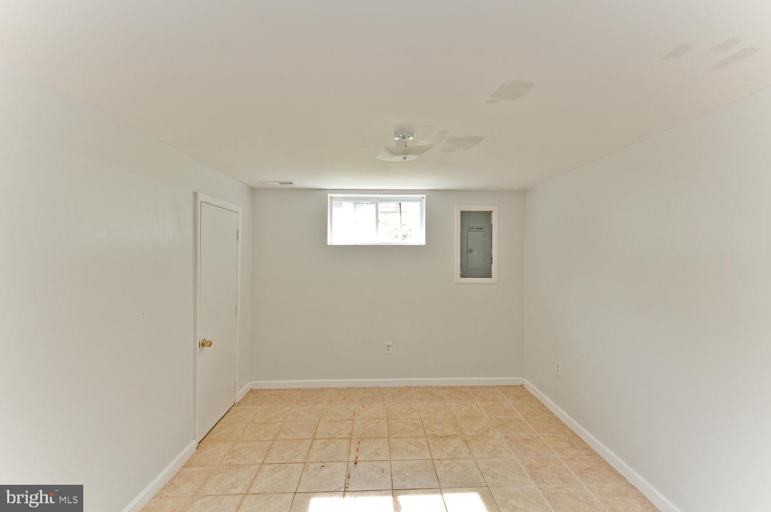 WHITFIELD KNOLLS - Residential