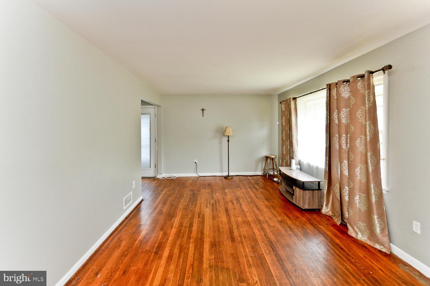 WHITFIELD KNOLLS - Residential