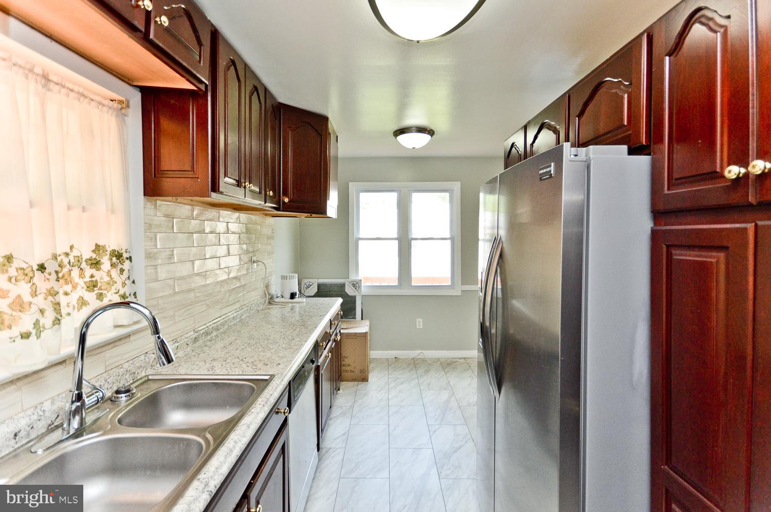 WHITFIELD KNOLLS - Residential