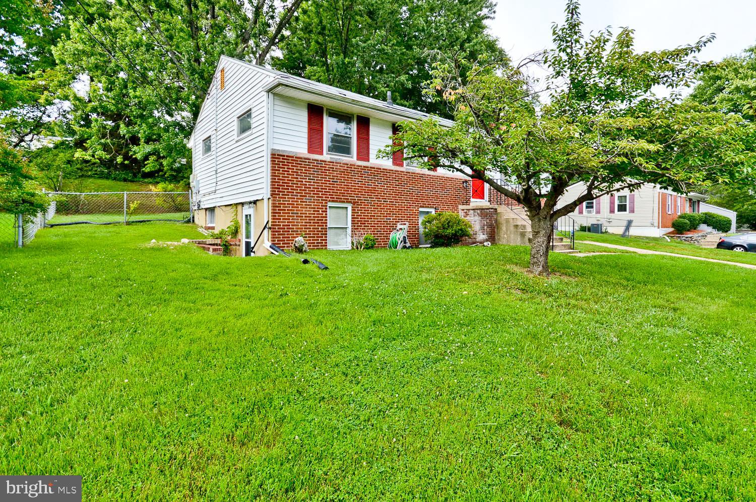 WHITFIELD KNOLLS - Residential