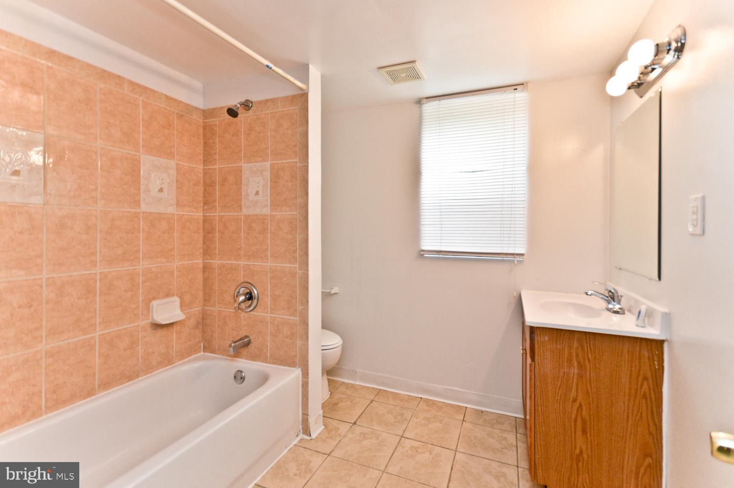 WHITFIELD KNOLLS - Residential