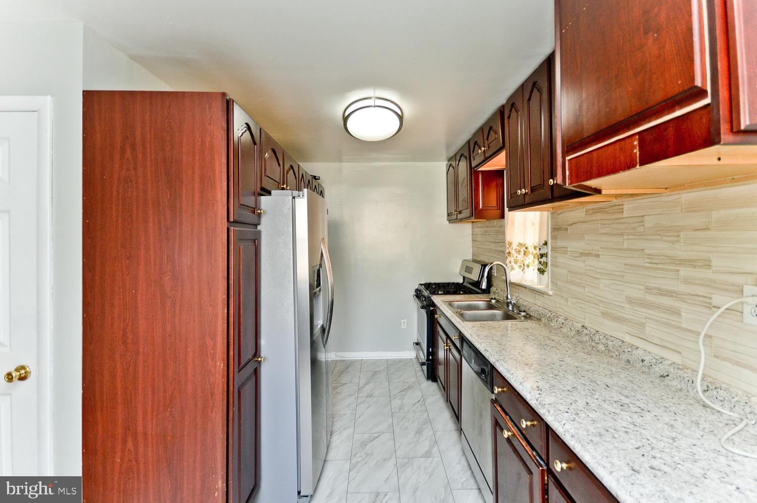 WHITFIELD KNOLLS - Residential