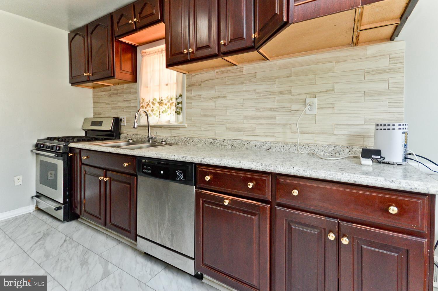 WHITFIELD KNOLLS - Residential