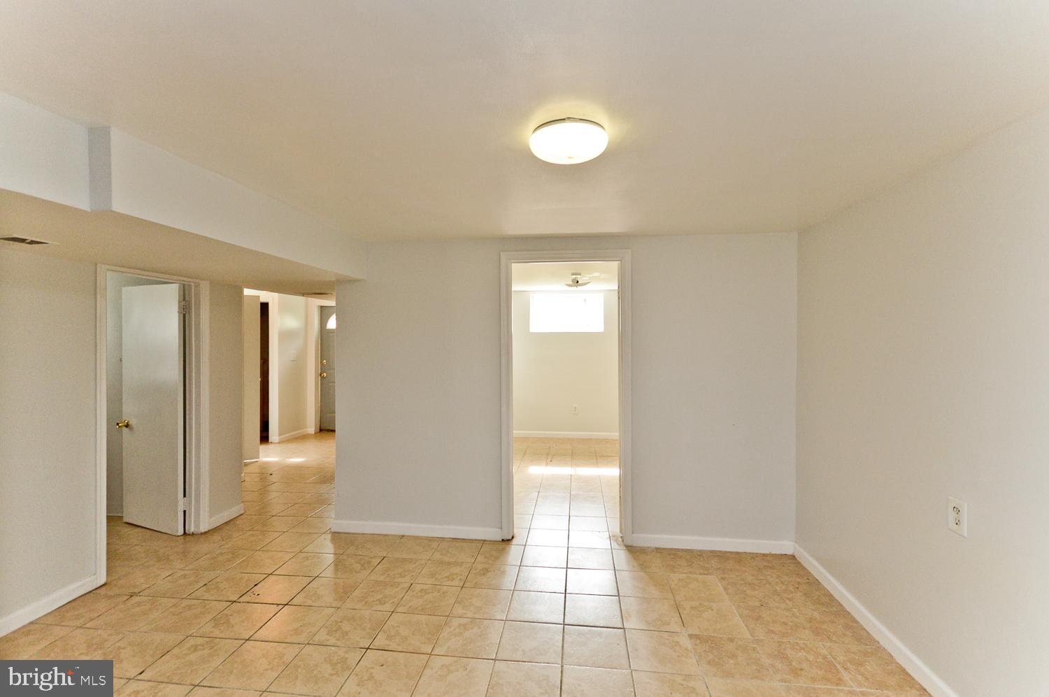 WHITFIELD KNOLLS - Residential