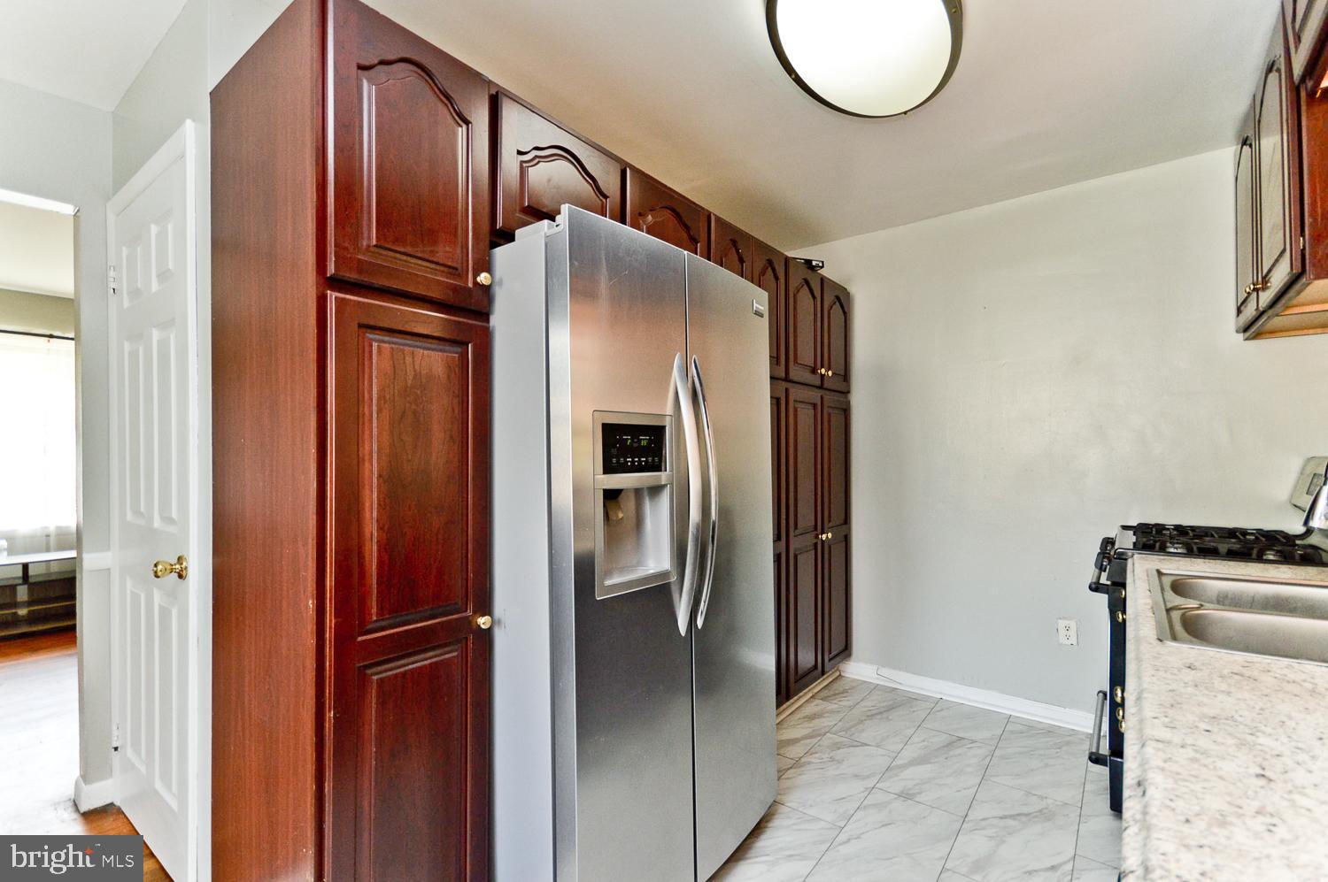 WHITFIELD KNOLLS - Residential