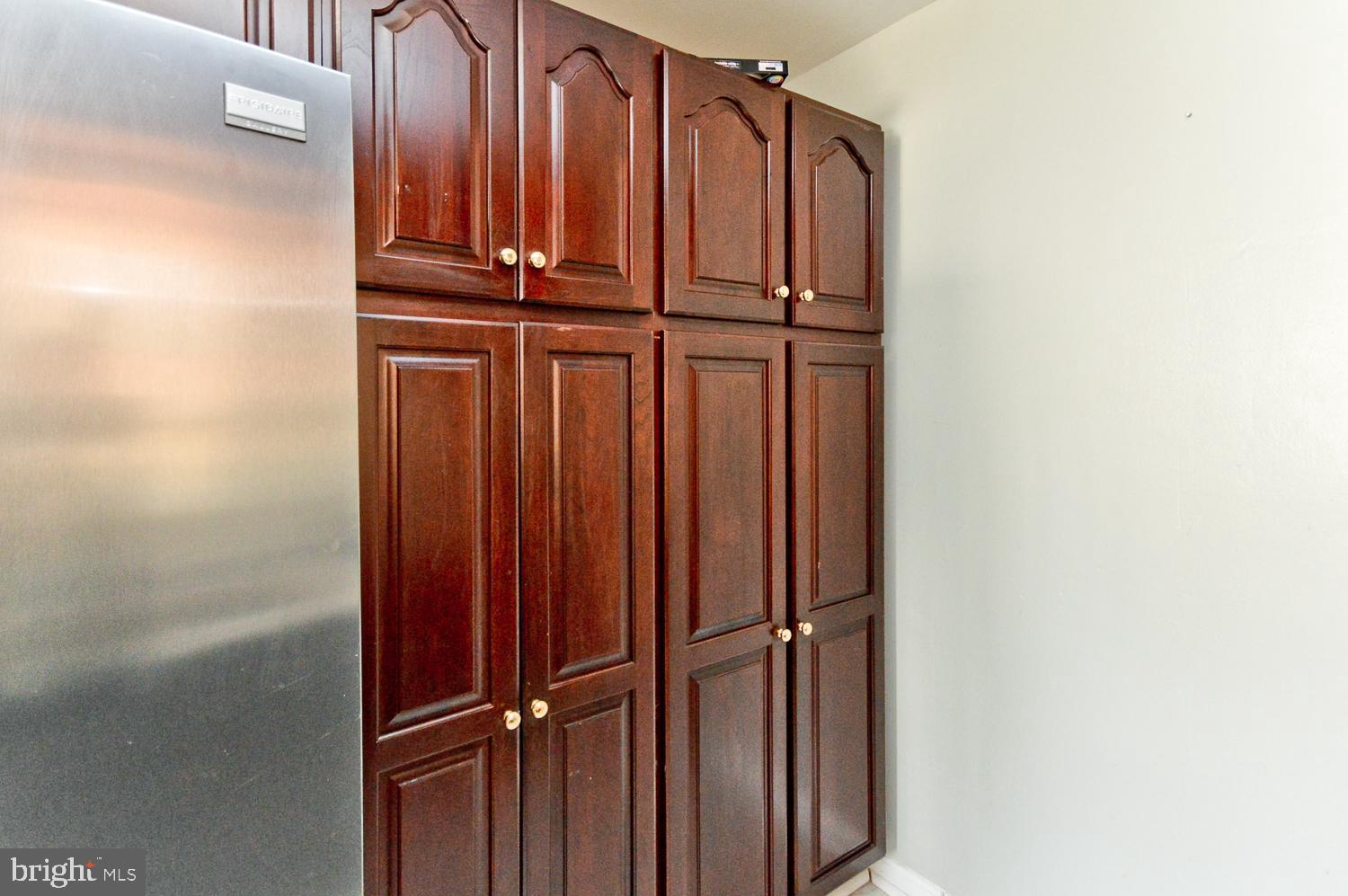 WHITFIELD KNOLLS - Residential