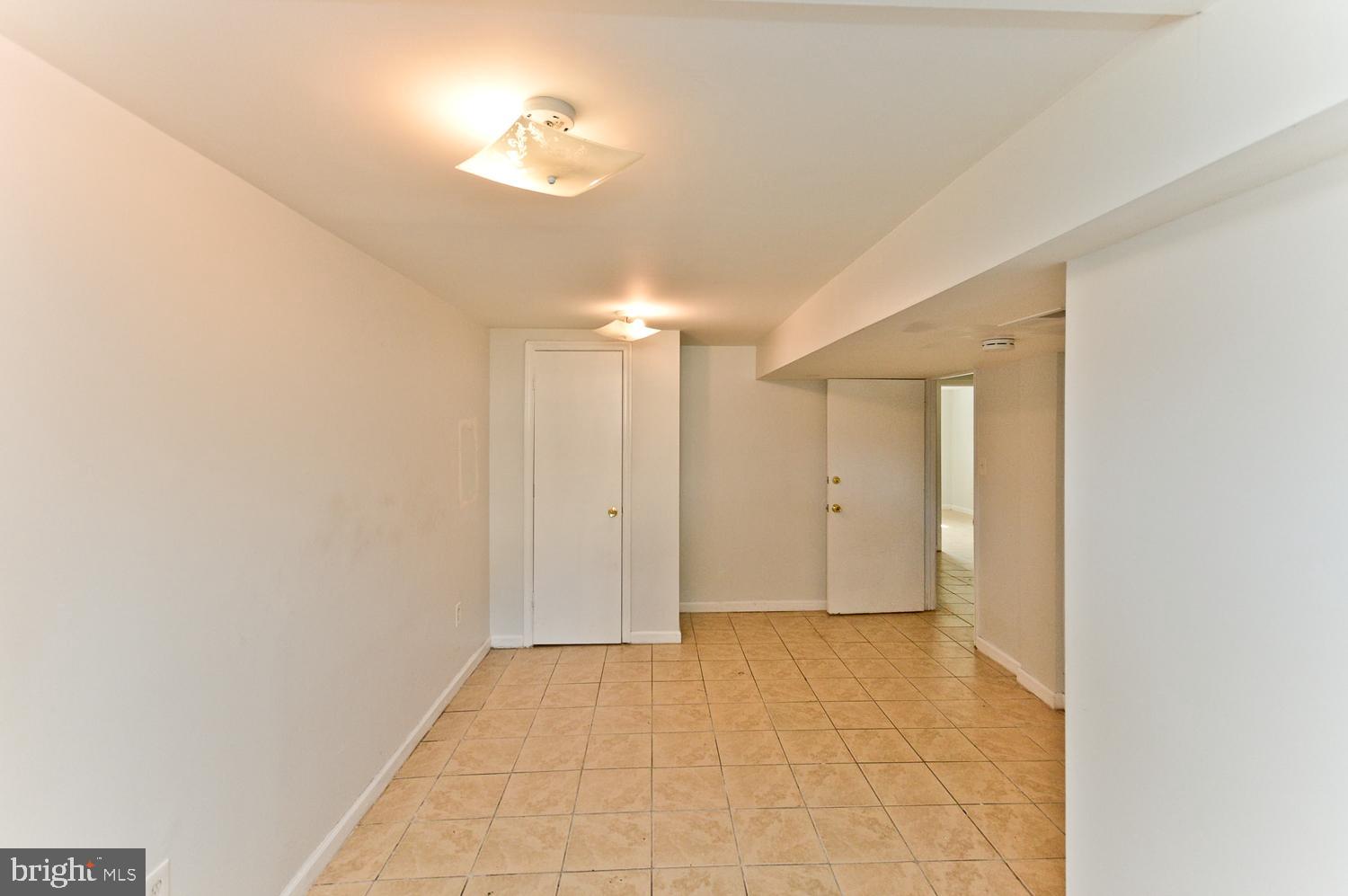 WHITFIELD KNOLLS - Residential