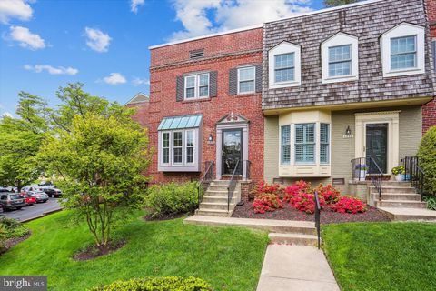 Photo of 4906 BRADLEY BLVD #230, CHEVY CHASE, MD 20815 (MLS # MDMC2090884)