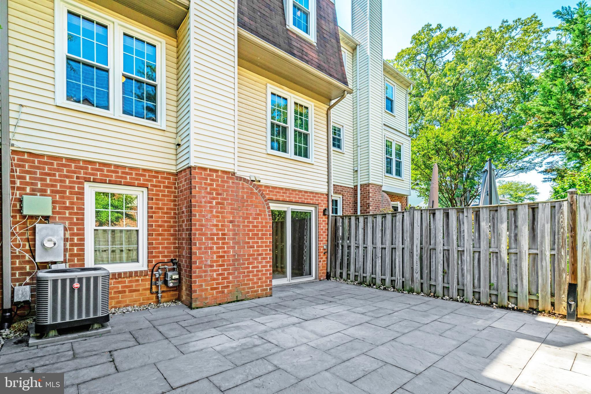 LAFAYETTE VILLAGE - Residential
