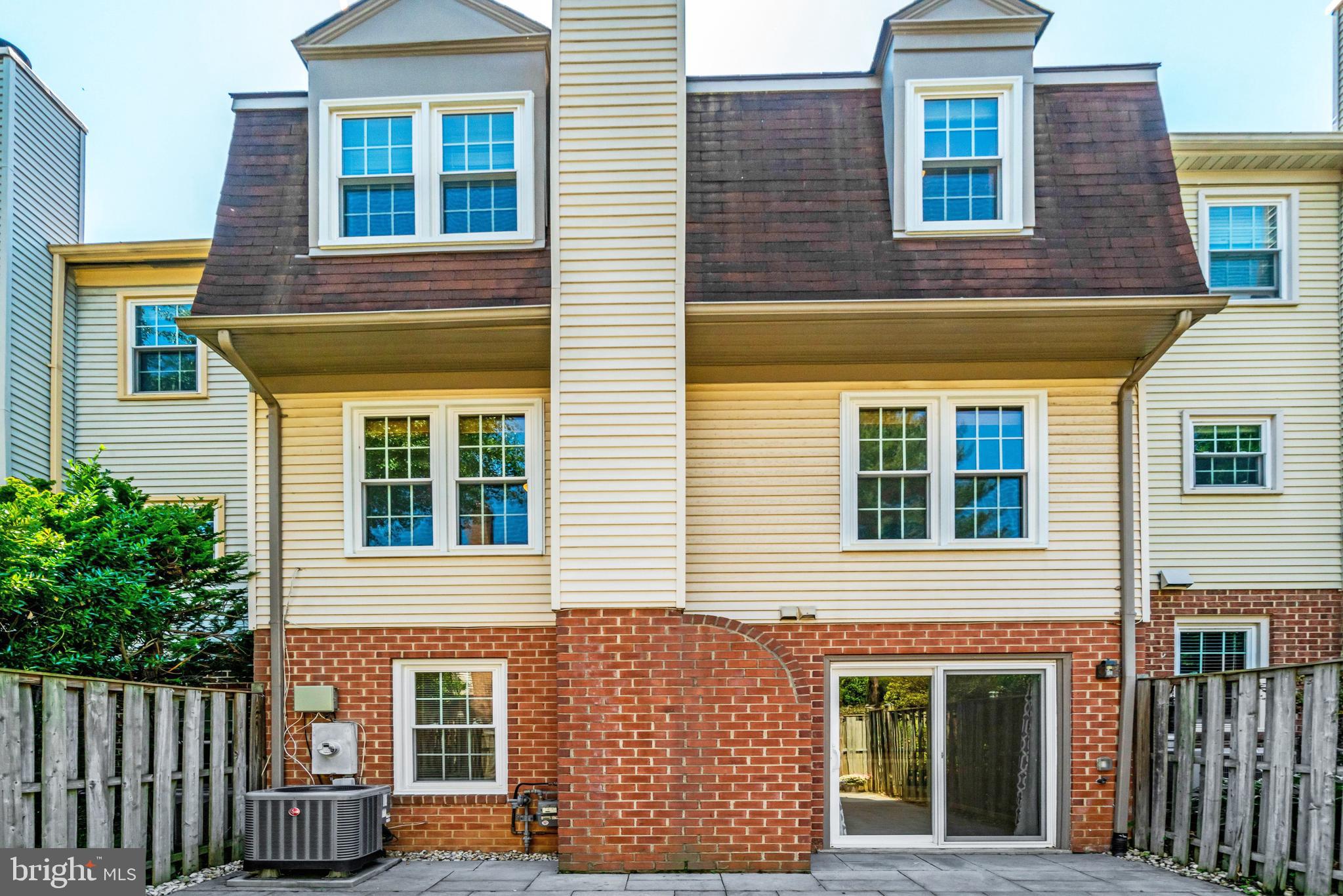 LAFAYETTE VILLAGE - Residential