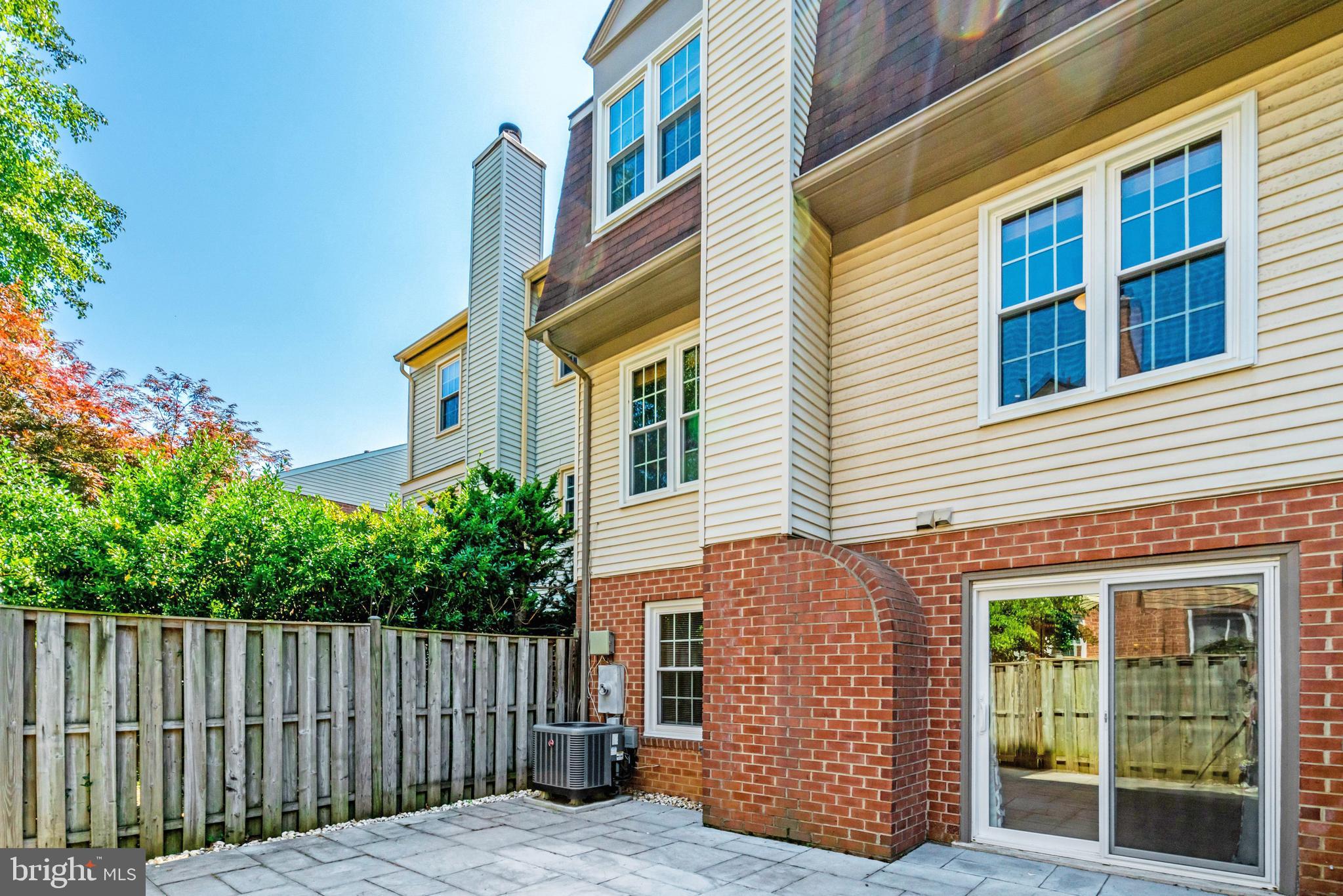 LAFAYETTE VILLAGE - Residential
