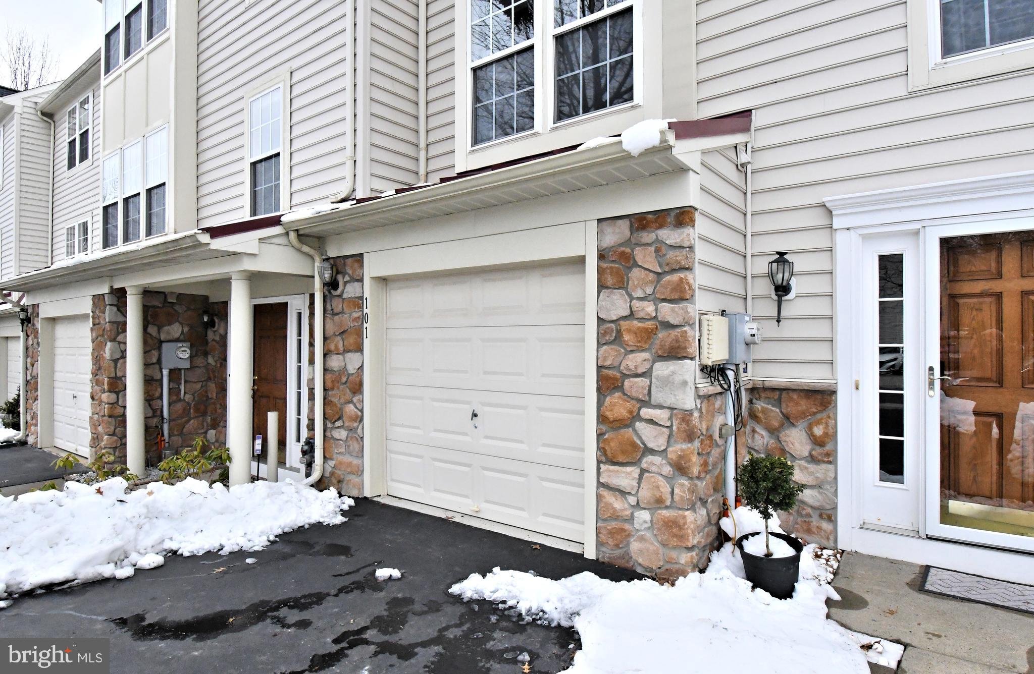 DEVON COURT - Residential