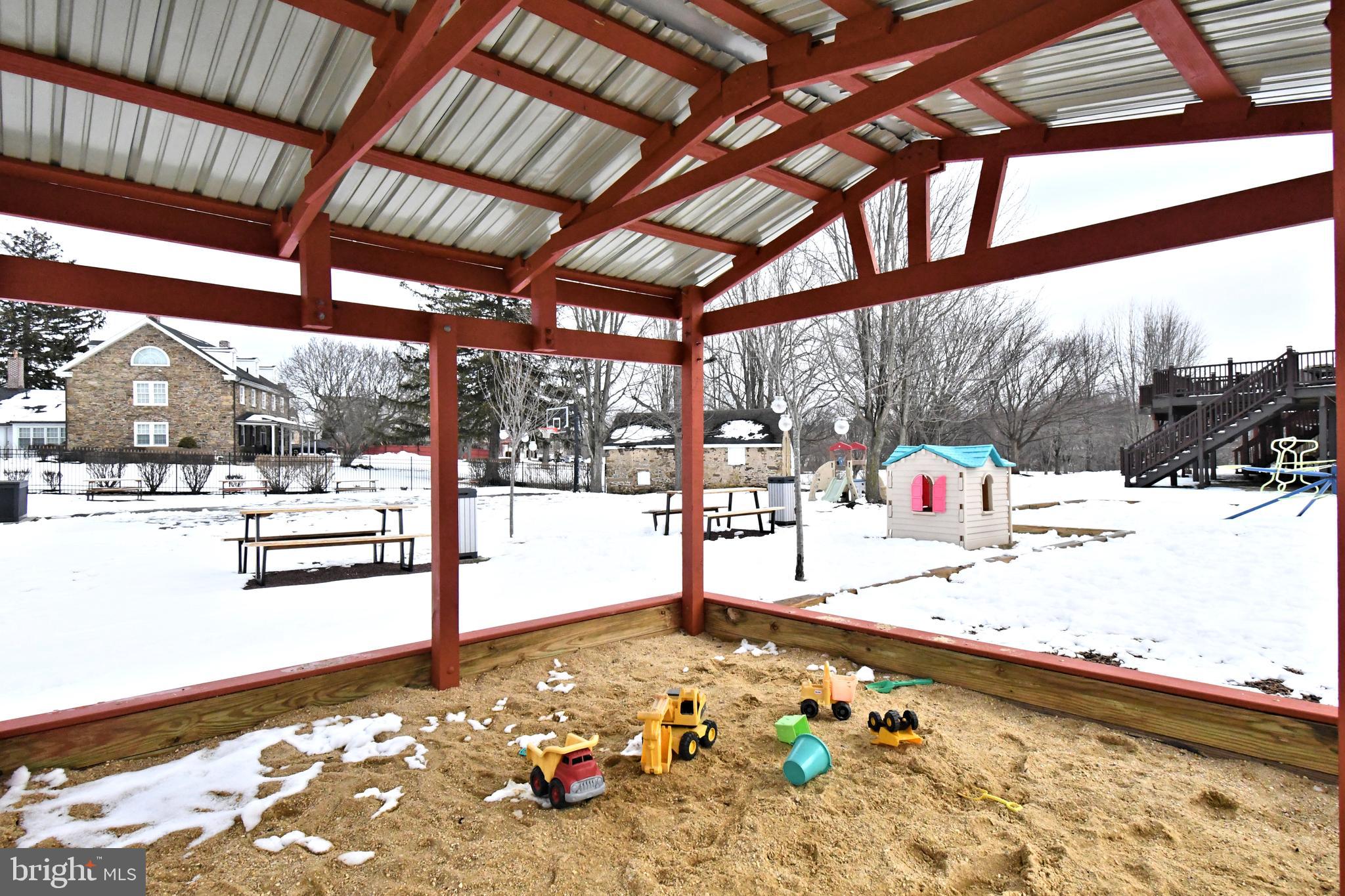 DEVON COURT - Residential