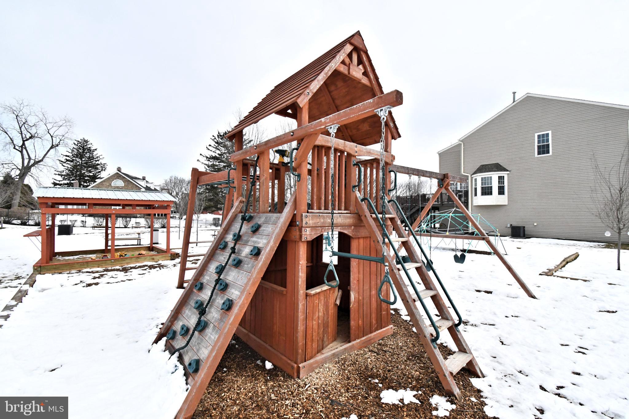 DEVON COURT - Residential