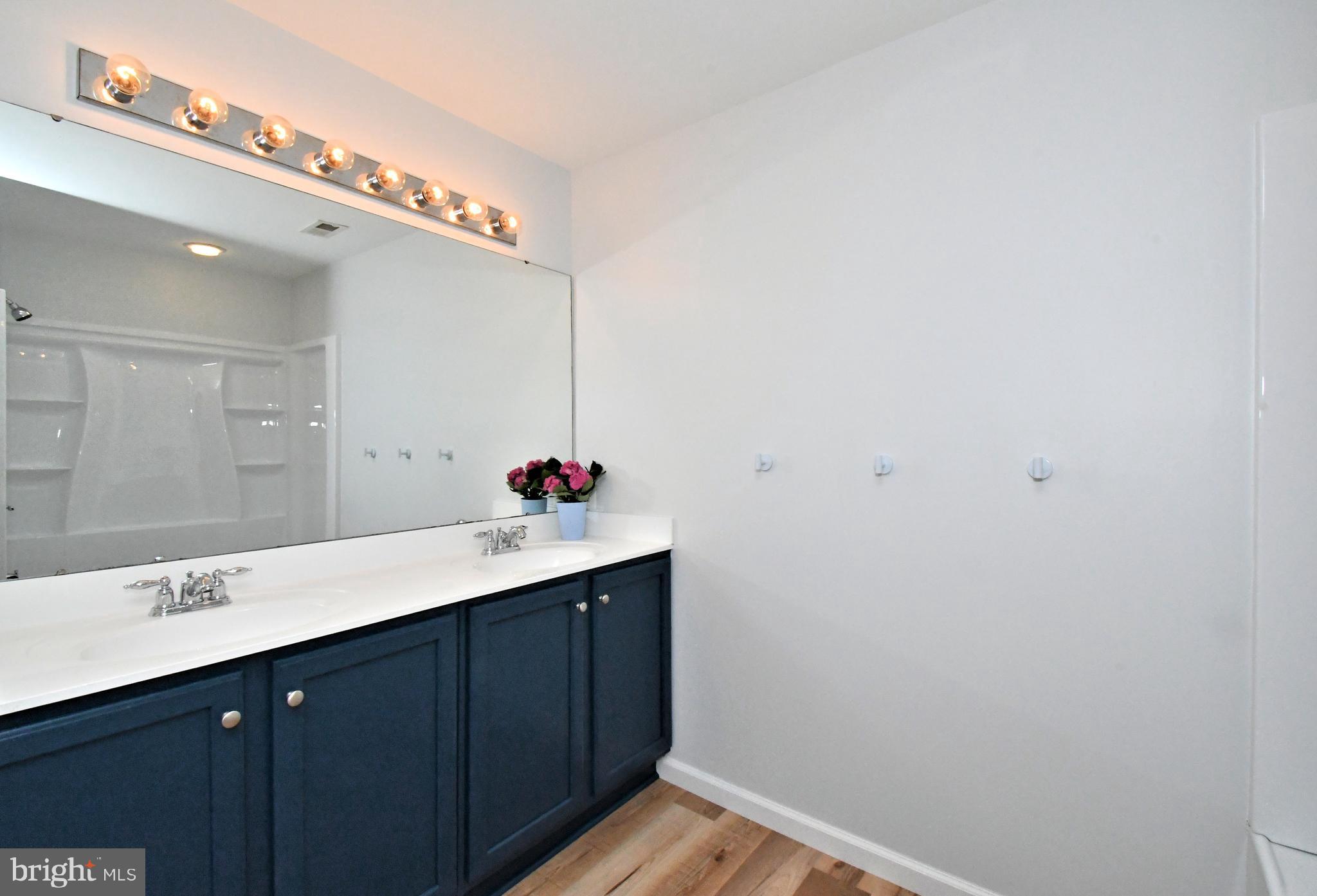 DEVON COURT - Residential