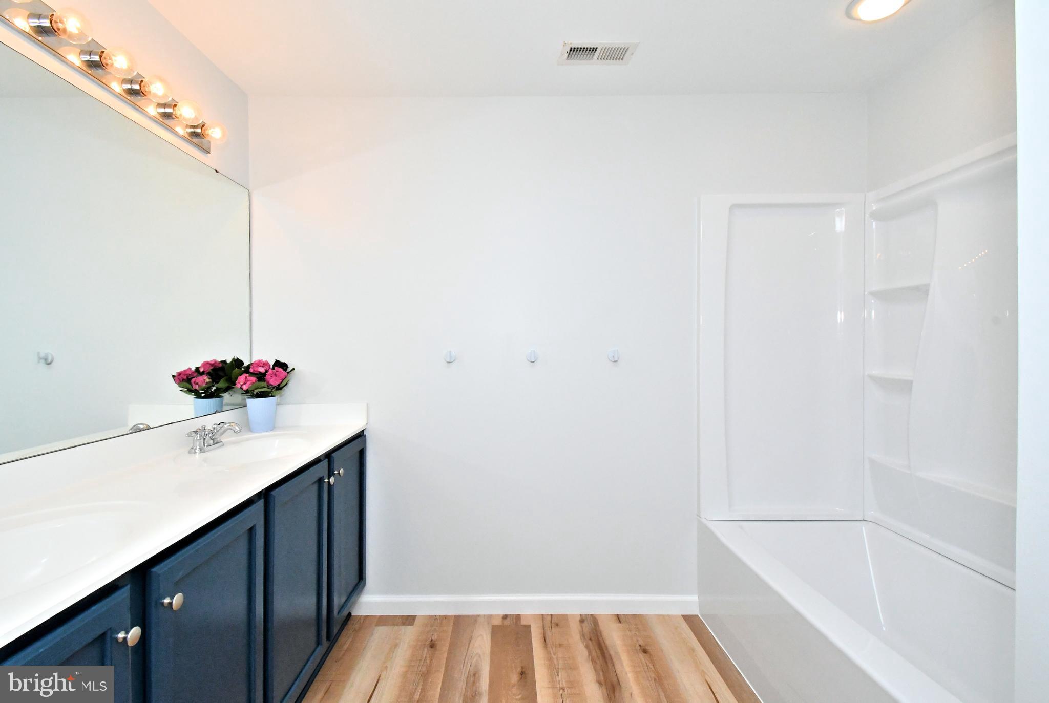 DEVON COURT - Residential