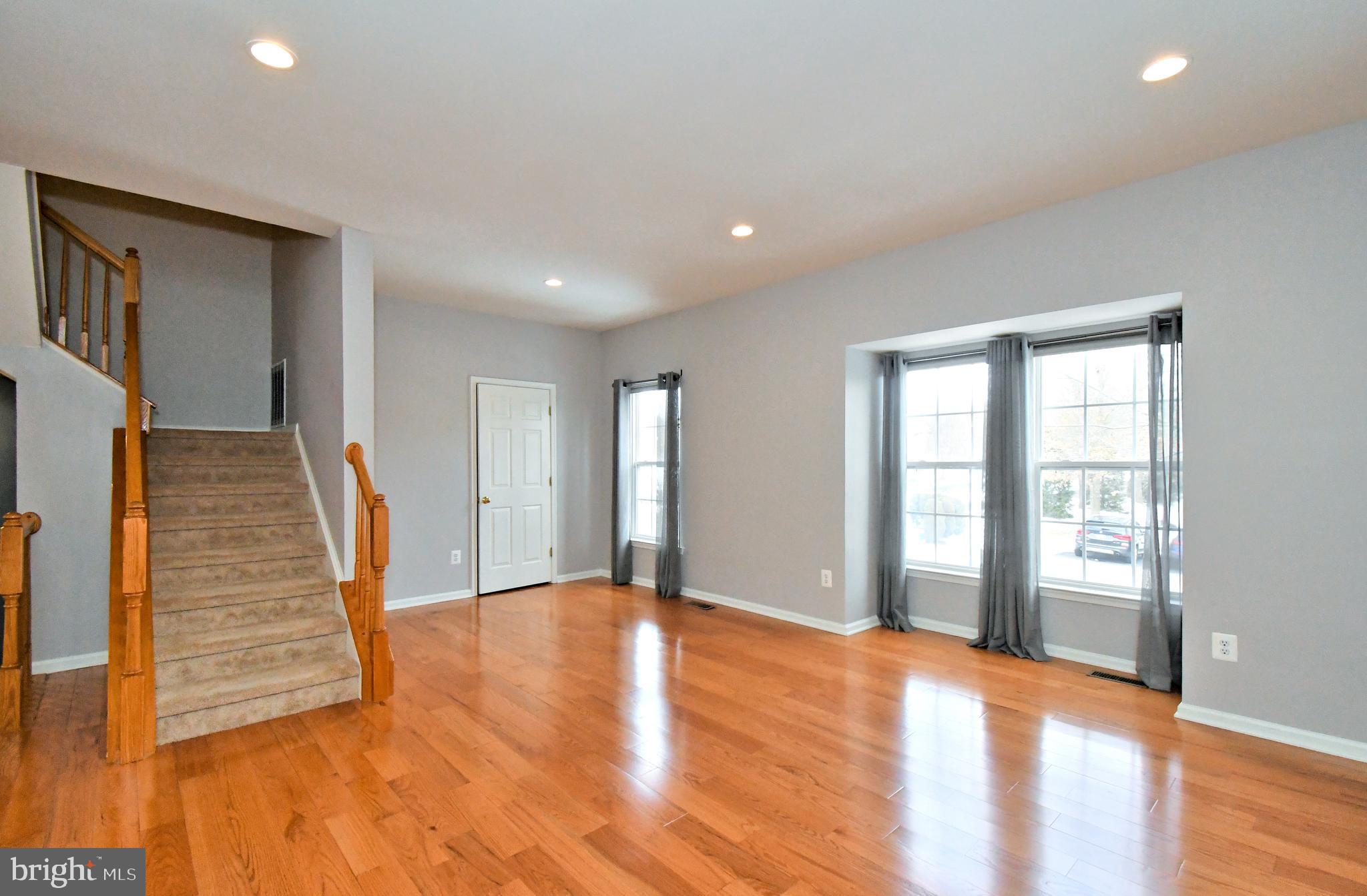 DEVON COURT - Residential