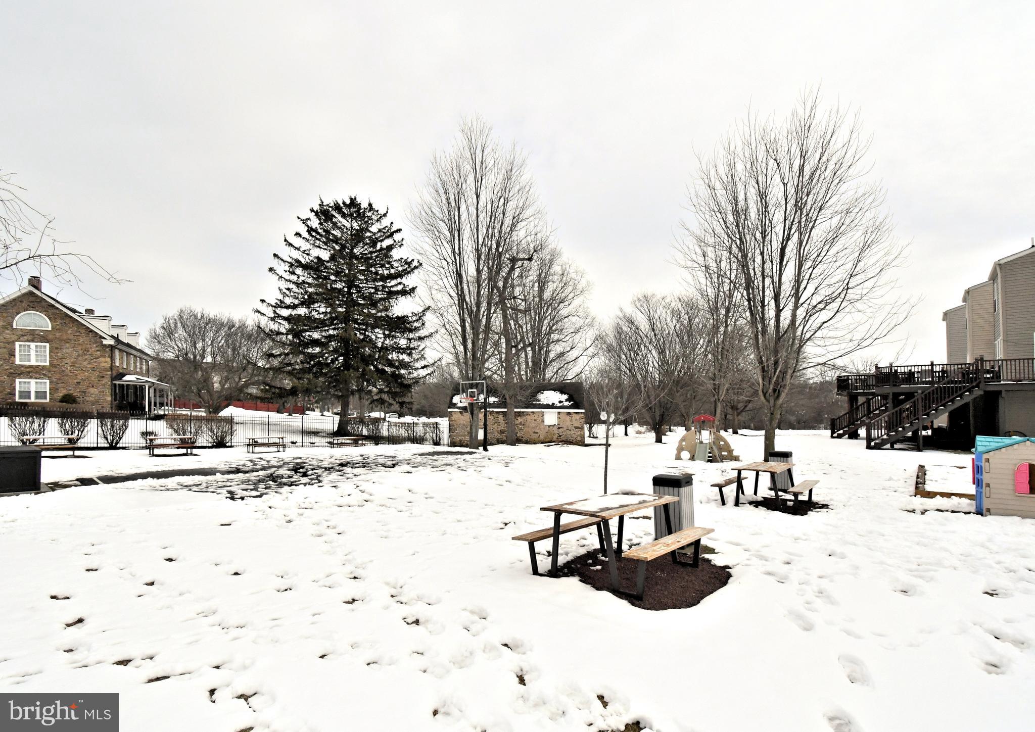 DEVON COURT - Residential