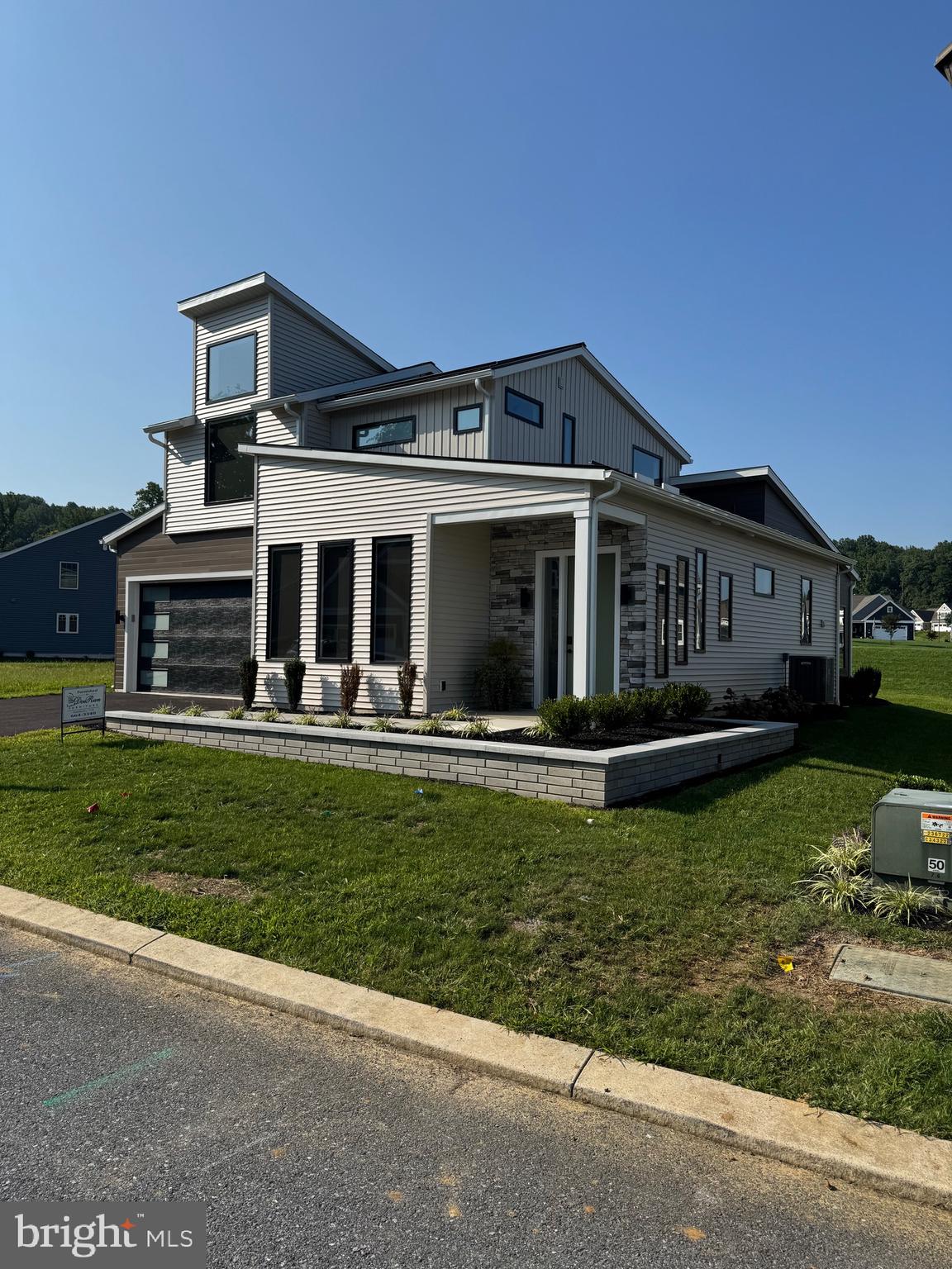 1212 MOSAIC DRIVE 411
