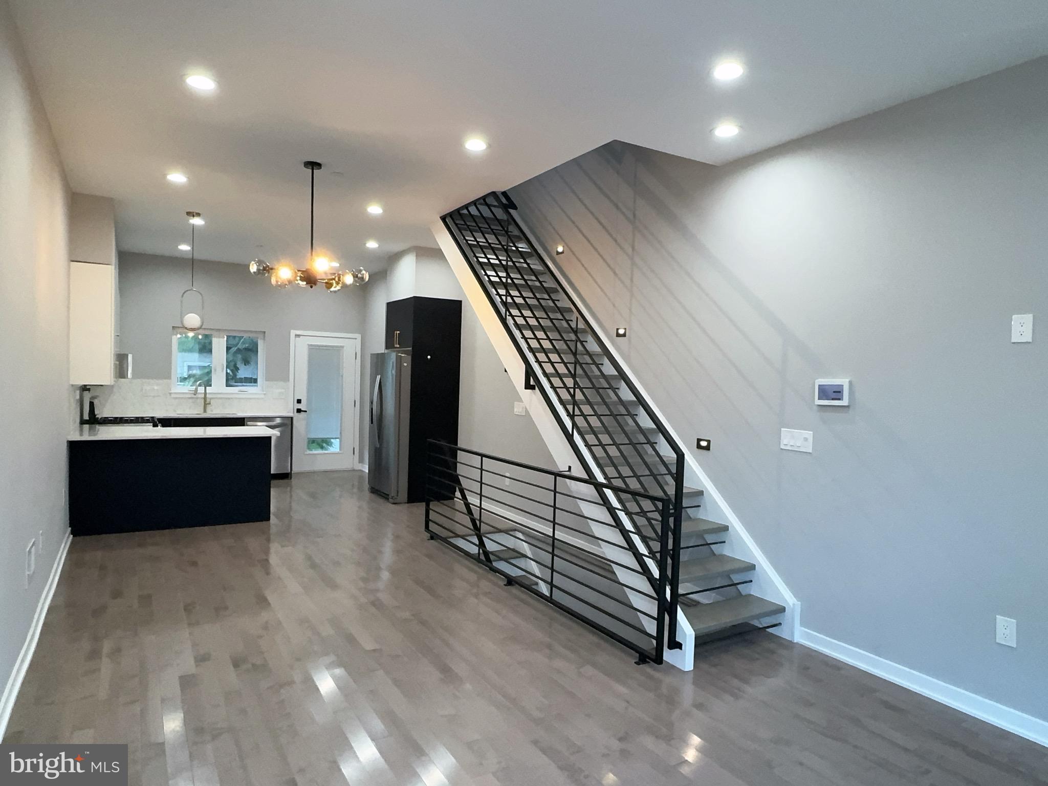 DICKINSON NARROWS - Residential