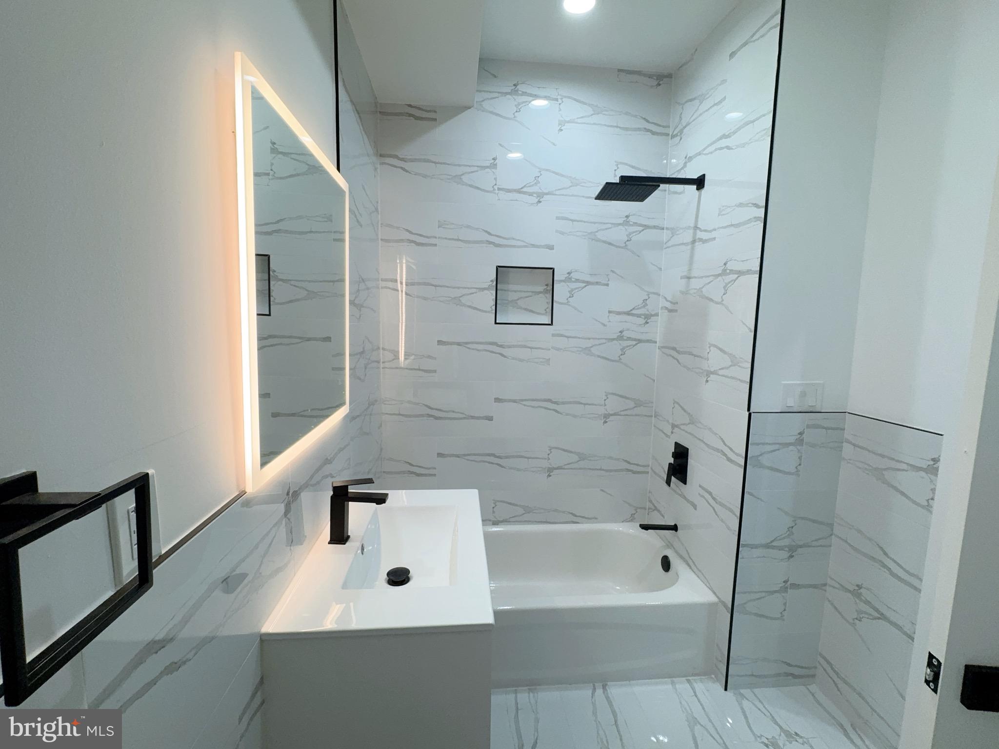 DICKINSON NARROWS - Residential