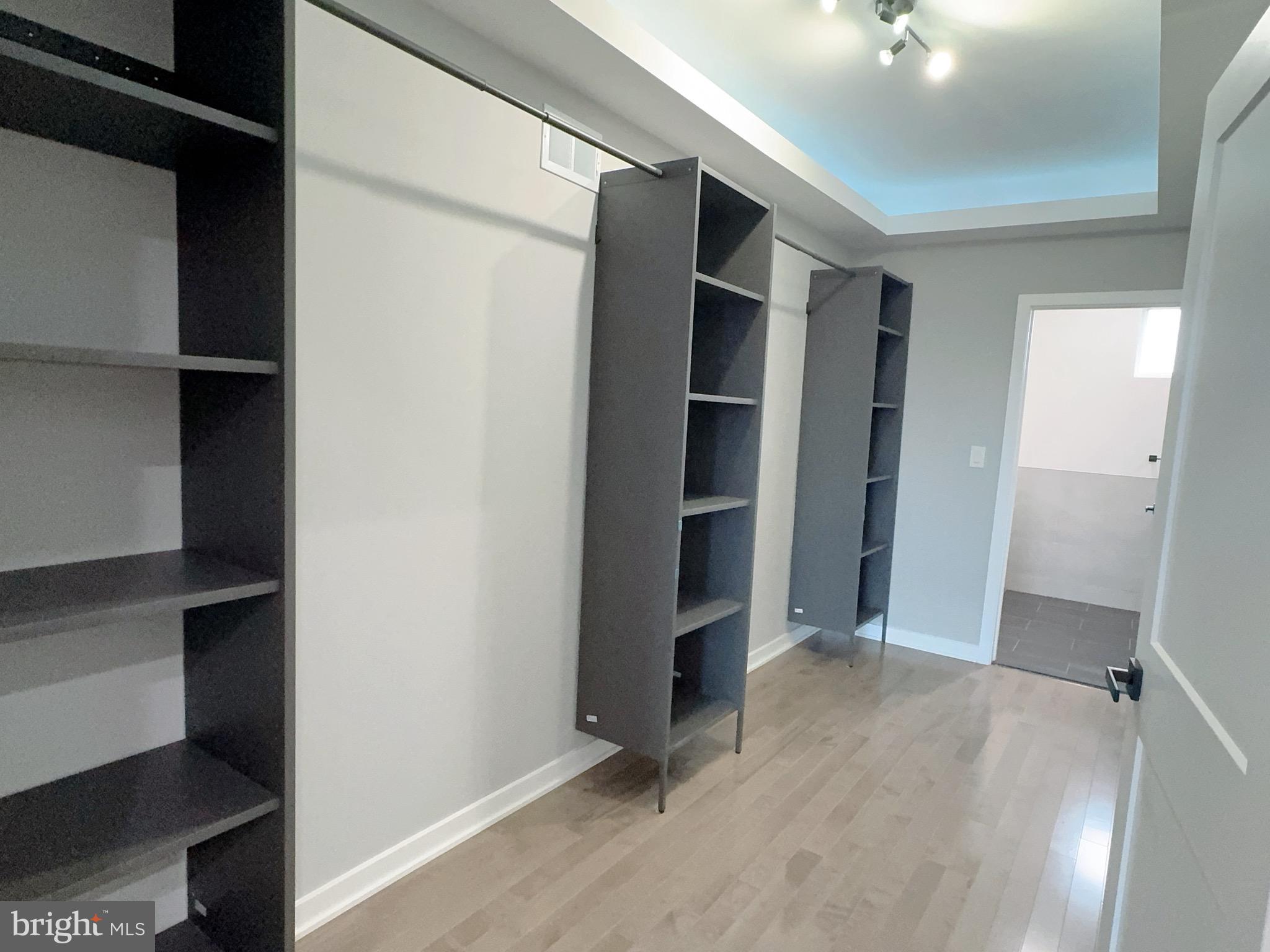 DICKINSON NARROWS - Residential