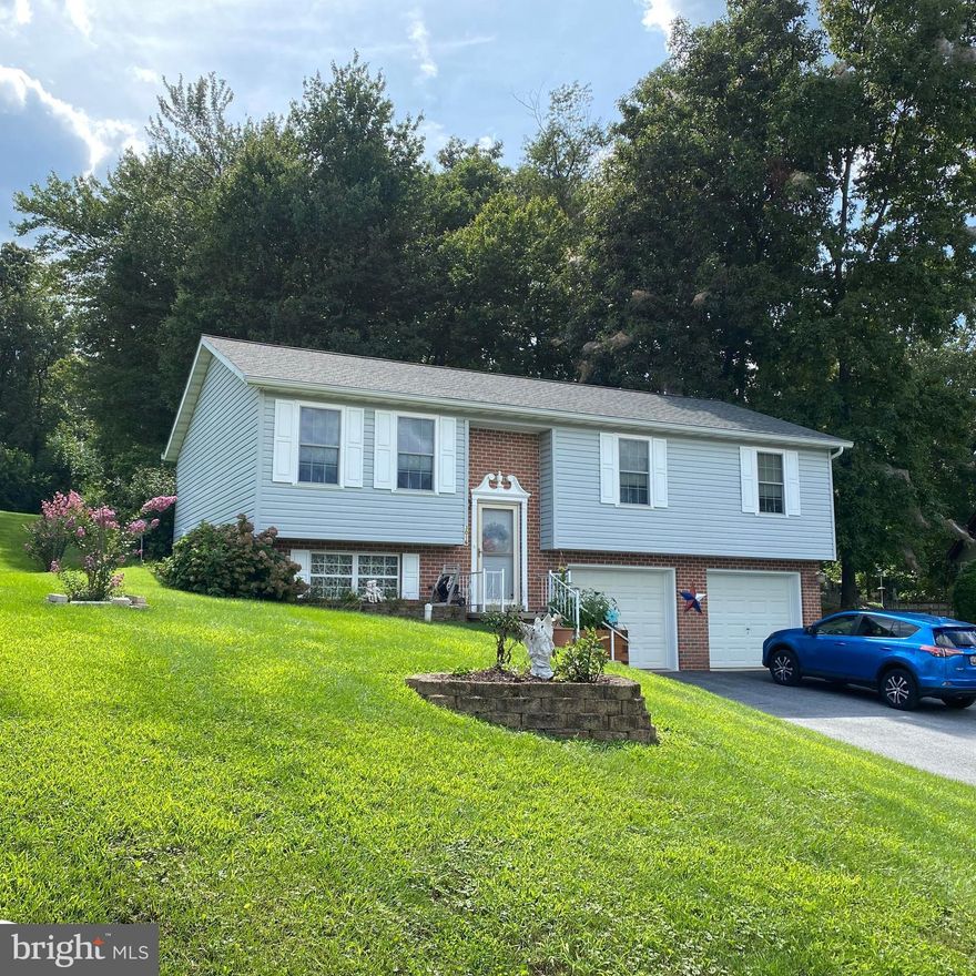 YOU'RE GONNA LOVE THE LOCATION OF THIS HOME!   SITUATED ON  .48 ACRES &  NESTLED IN A CUL-DE-SAC JUST MINUTES OFF ROUTE 30 IN MANCHESTER.  THIS HOME HAS BEEN LOVINGLY CARED FOR* THE ROOF WAS REPLACED IN APPROX 2016, WINDOWS REPLACED APPROX 2002* NEWER TOILETS & SINKS (ALL SHUT OFF VALVES), HVAC APPROX 2017, CARPET 2020 & NEWER LAMINATE3 FLOORING* SO MANY OPPORTUNITIES IN T HIS MOVE IN HOME* GENEROUS SIZED BEDROOMS* THE LOWER LEVEL IS UNFINISHED...COULD HAVE A 4TH BEDROOM OR LARGE FAMILY ROOM AREA* ALL KITCHEN APPLIANCES ARE INCLUDED & SELLER WILL HAVE A WASHER & DRYER (USED) INSTALLED. THE SHED IS INCLUDED* PROPERTY BEING SOLD "AS IS"* SELLER HAD HOME POWER WASHED IN 2020*