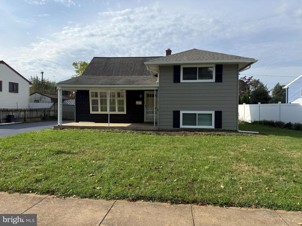 Photo of 1212 Livingston Road, YORK, PA 17404 (MLS # PAYK2092254)