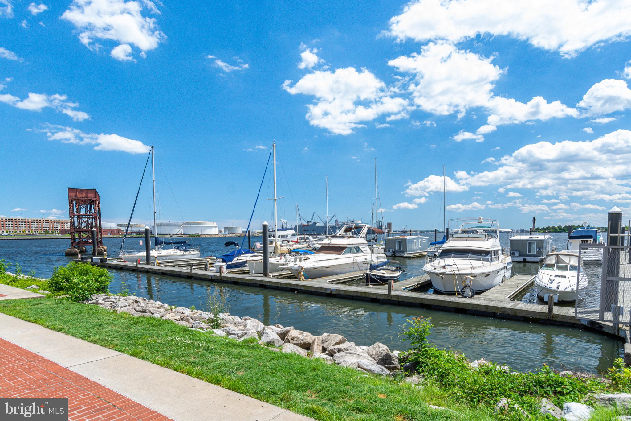 LIGHTHOUSE POINT - Residential