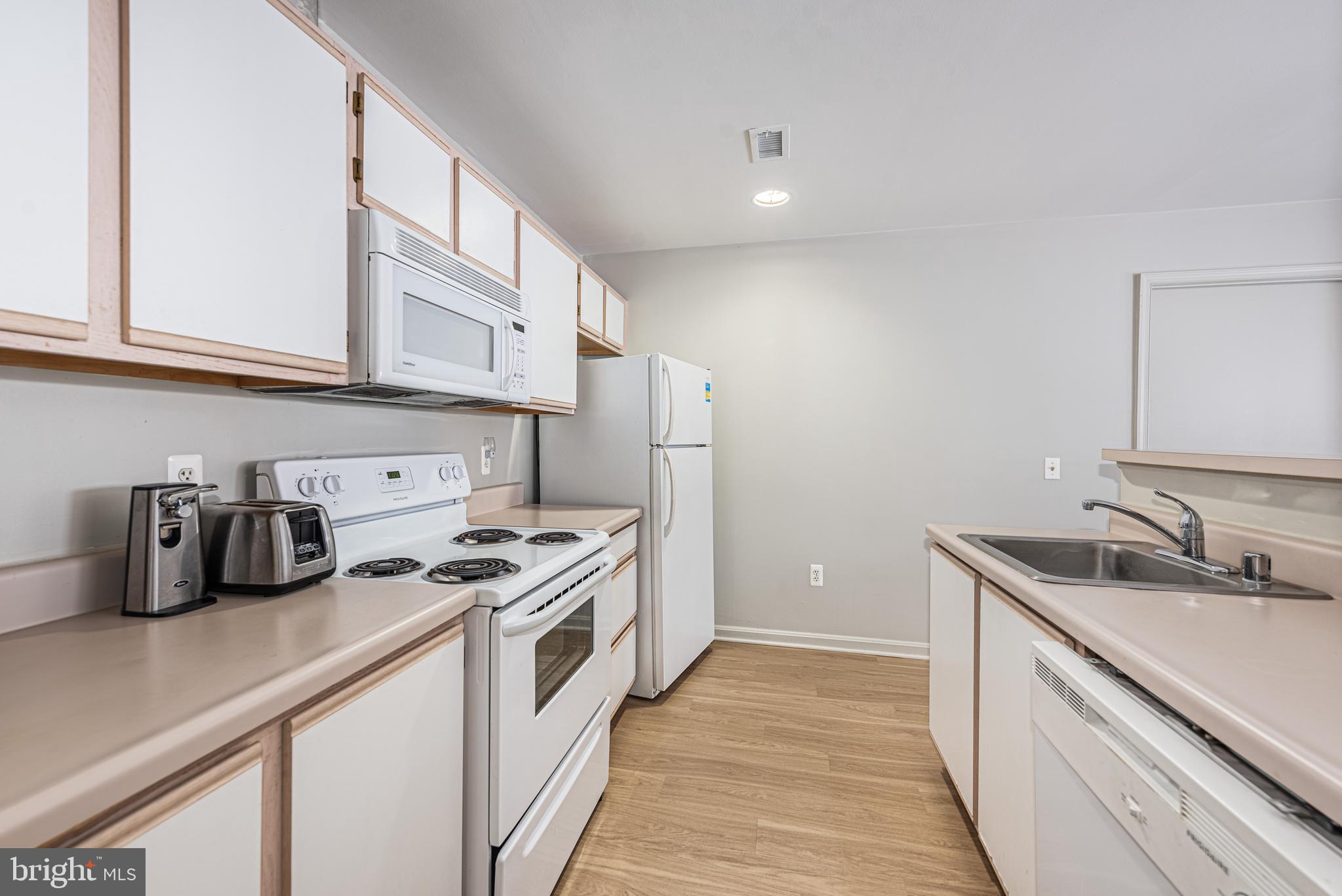 LIGHTHOUSE POINT - Residential