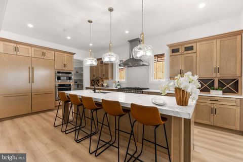 1905 N TAYLOR STREET ARLINGTON VA 22207