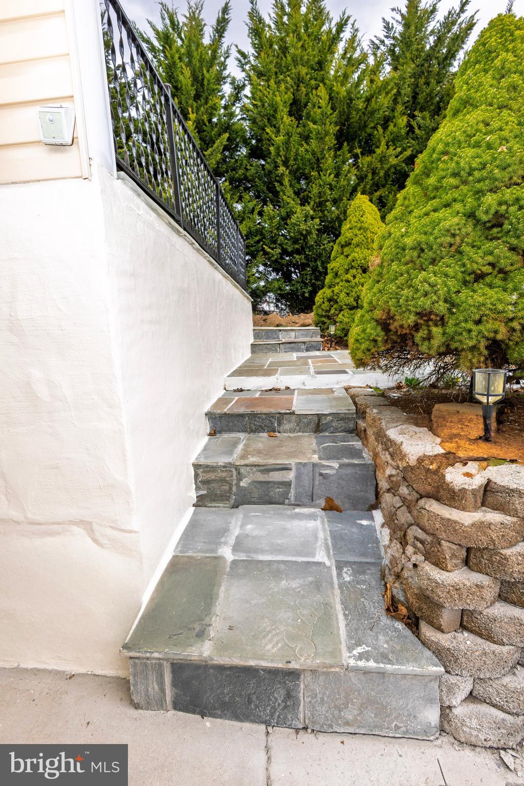 CEDAR LAWN - Residential