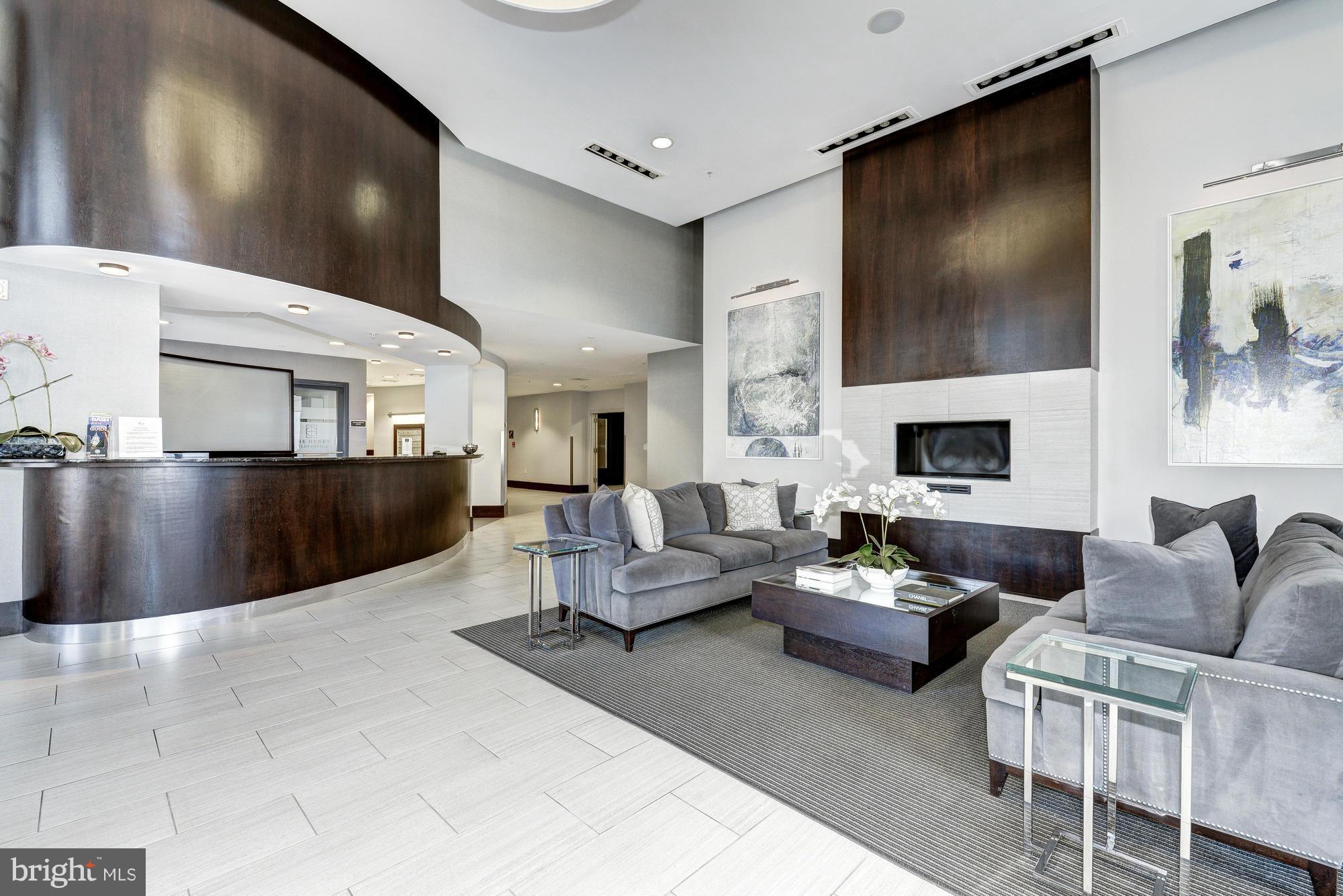 THE HENRY - Residential